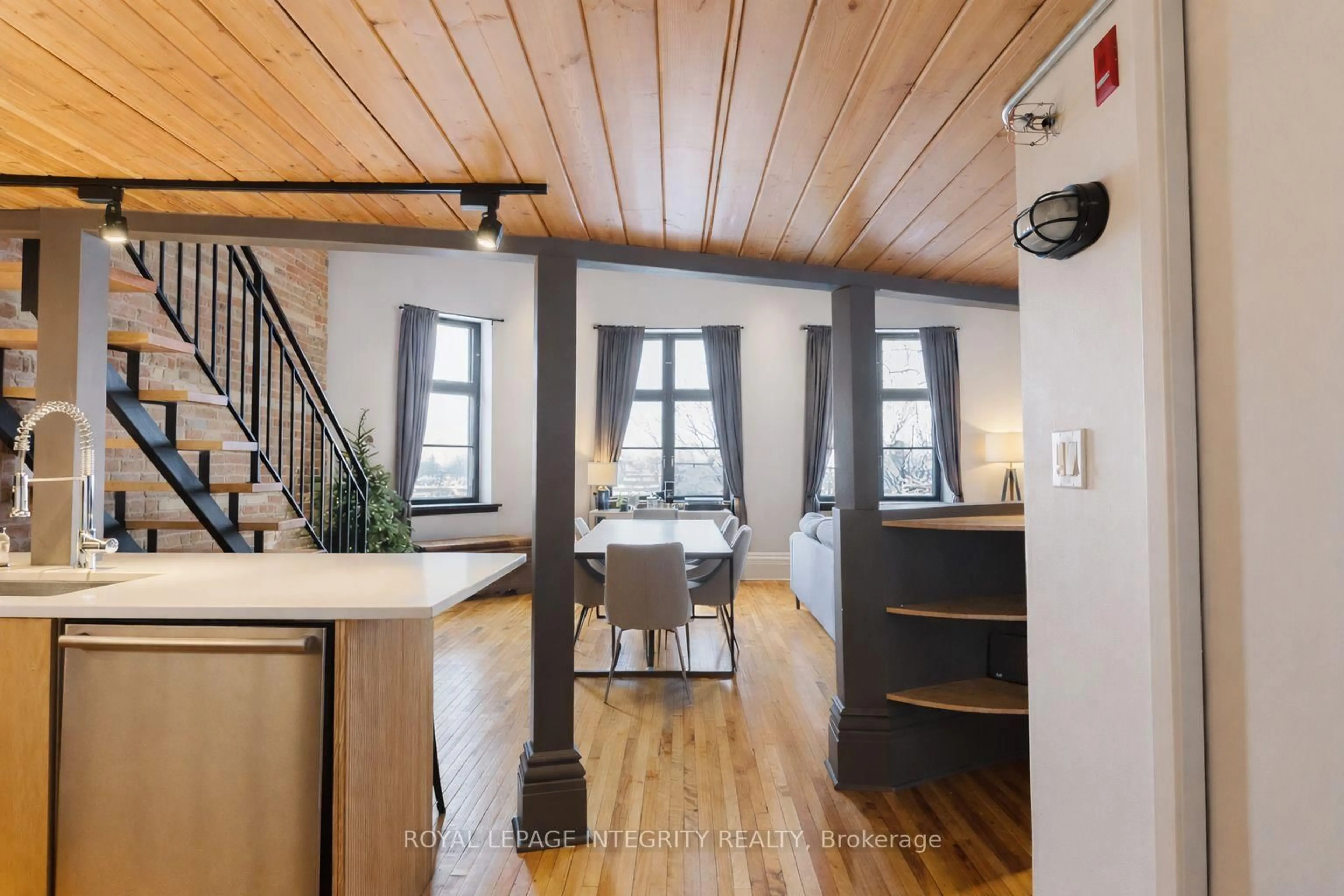 Unknown for 589 Rideau St #401, Ottawa Ontario K1N 6A1