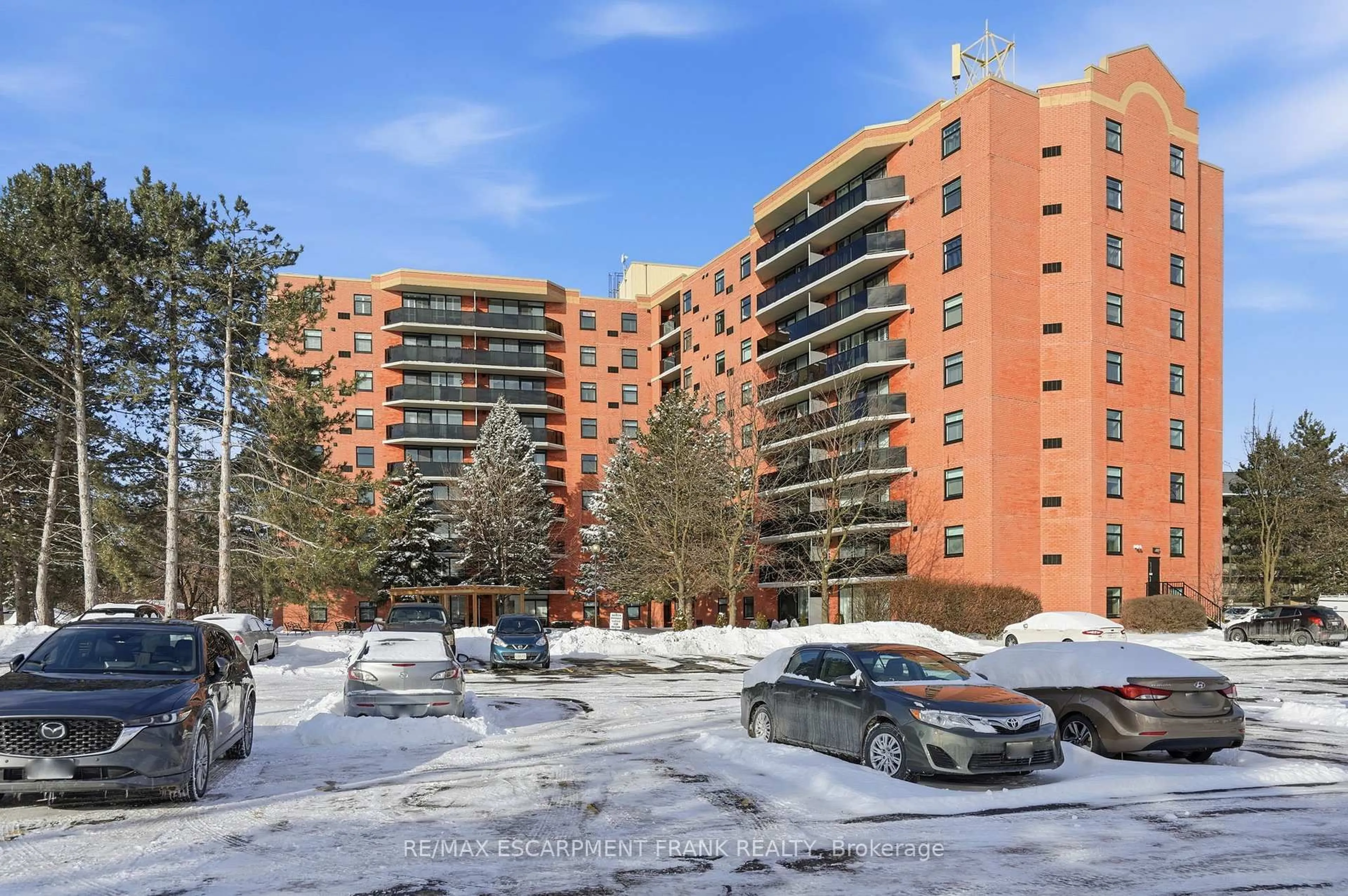 Unknown for 9 Bonheur Crt #808, Brantford Ontario N3P 1Z5