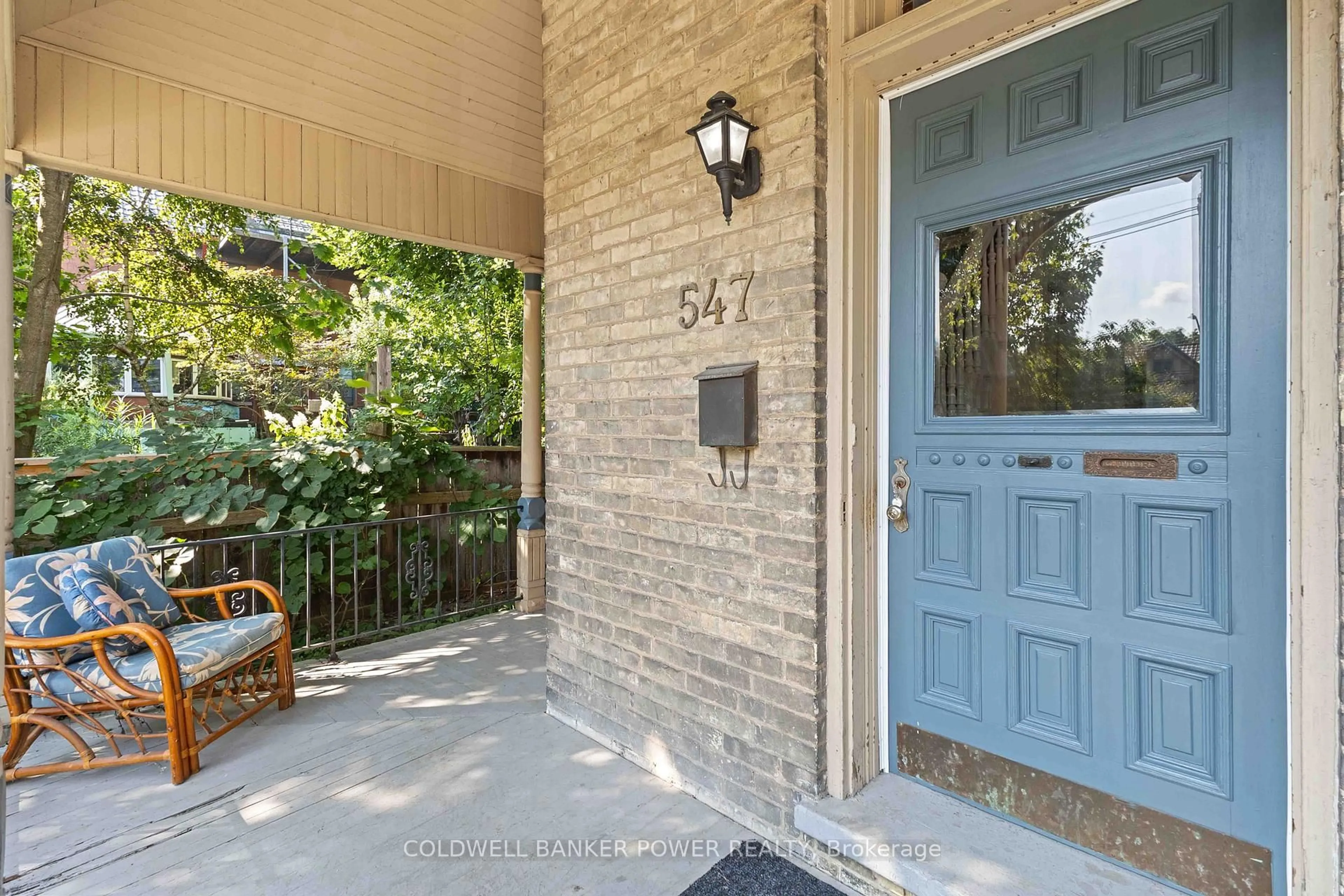 Indoor entryway for 547 William St, London East Ontario N6B 3E8