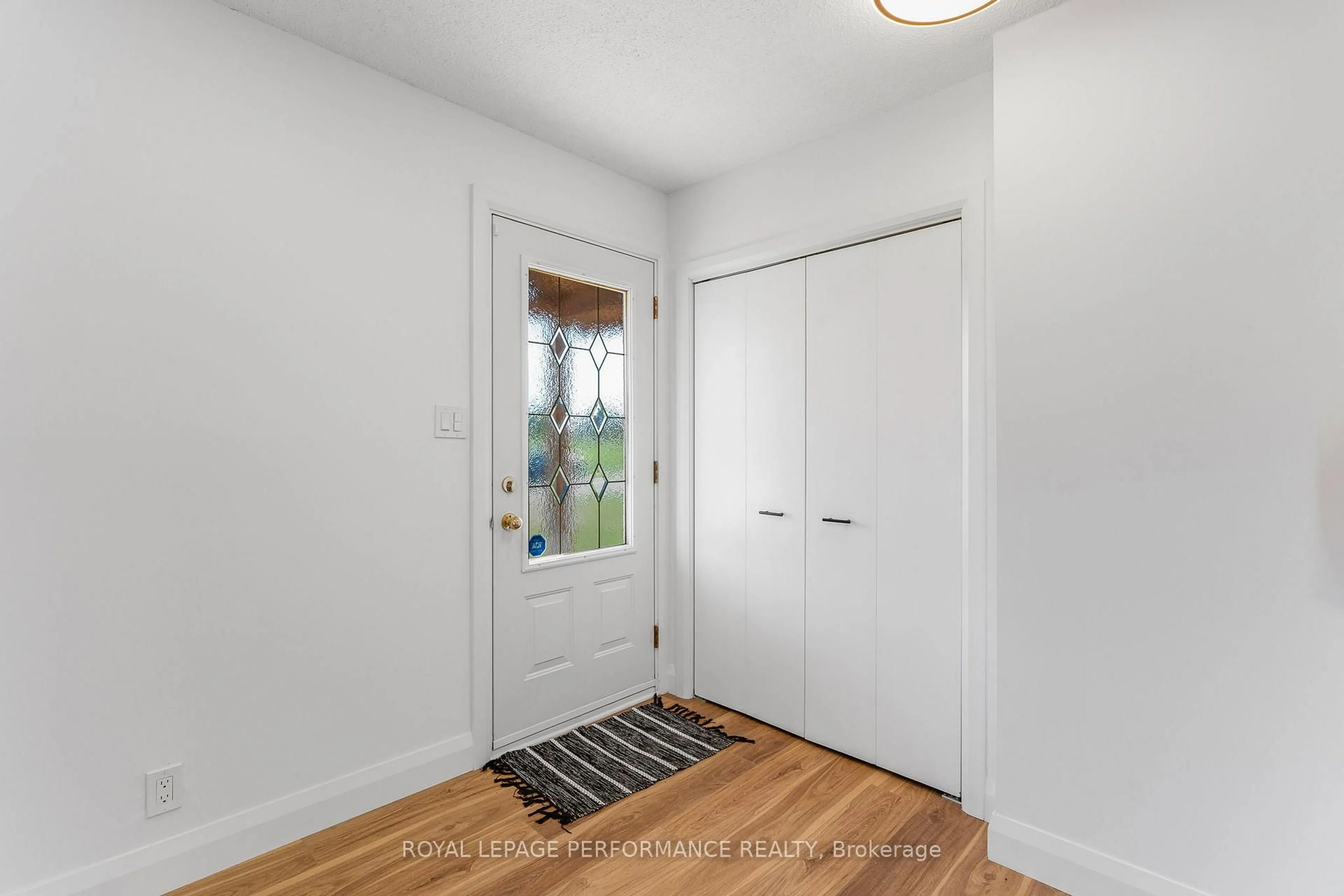 Indoor entryway for 2140 Valley St, North Stormont Ontario K0C 1W0