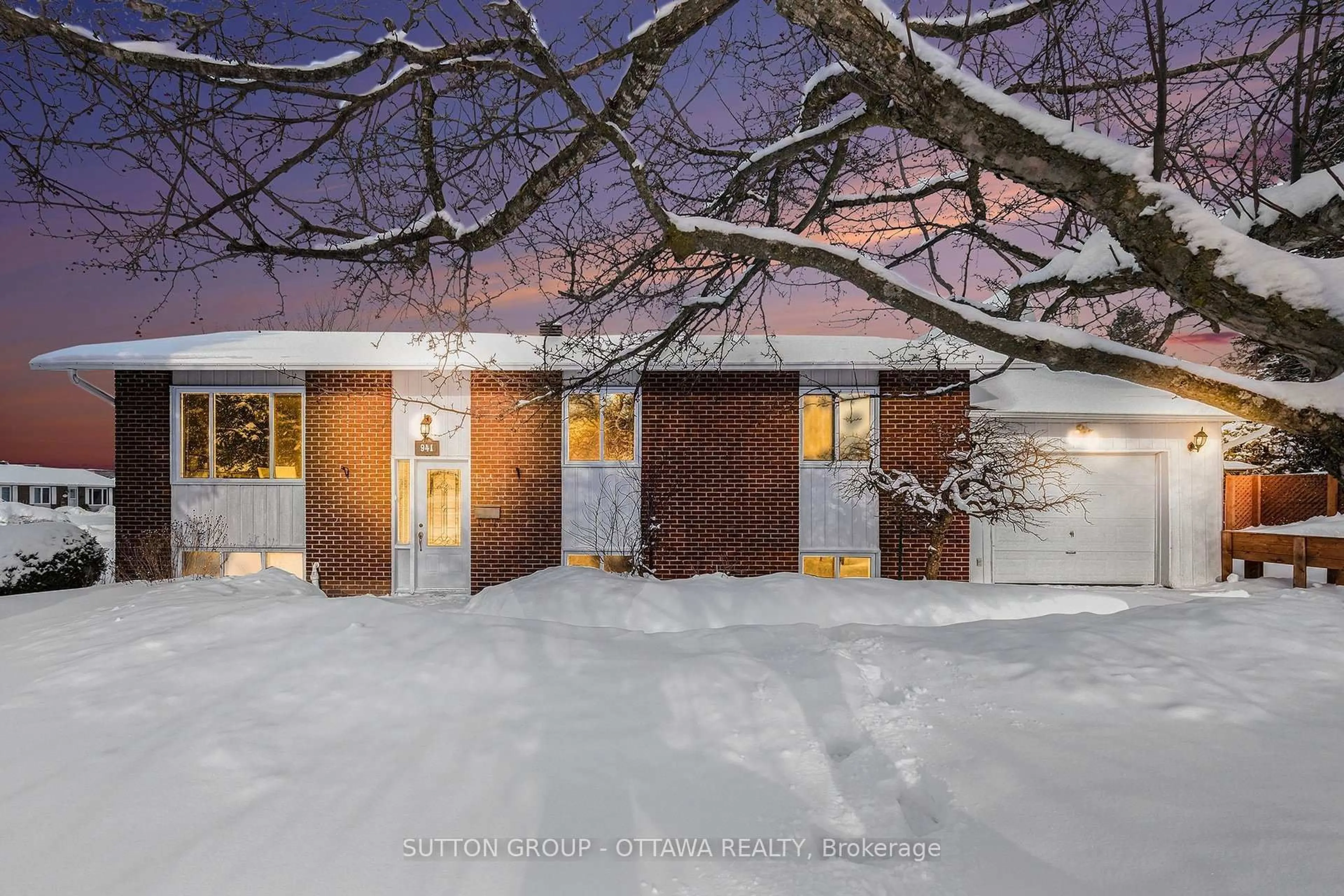 A pic from outside/outdoor area/front of a property/back of a property/a pic from drone, street for 941 Jerome St, Hawkesbury Ontario K6A 3B1