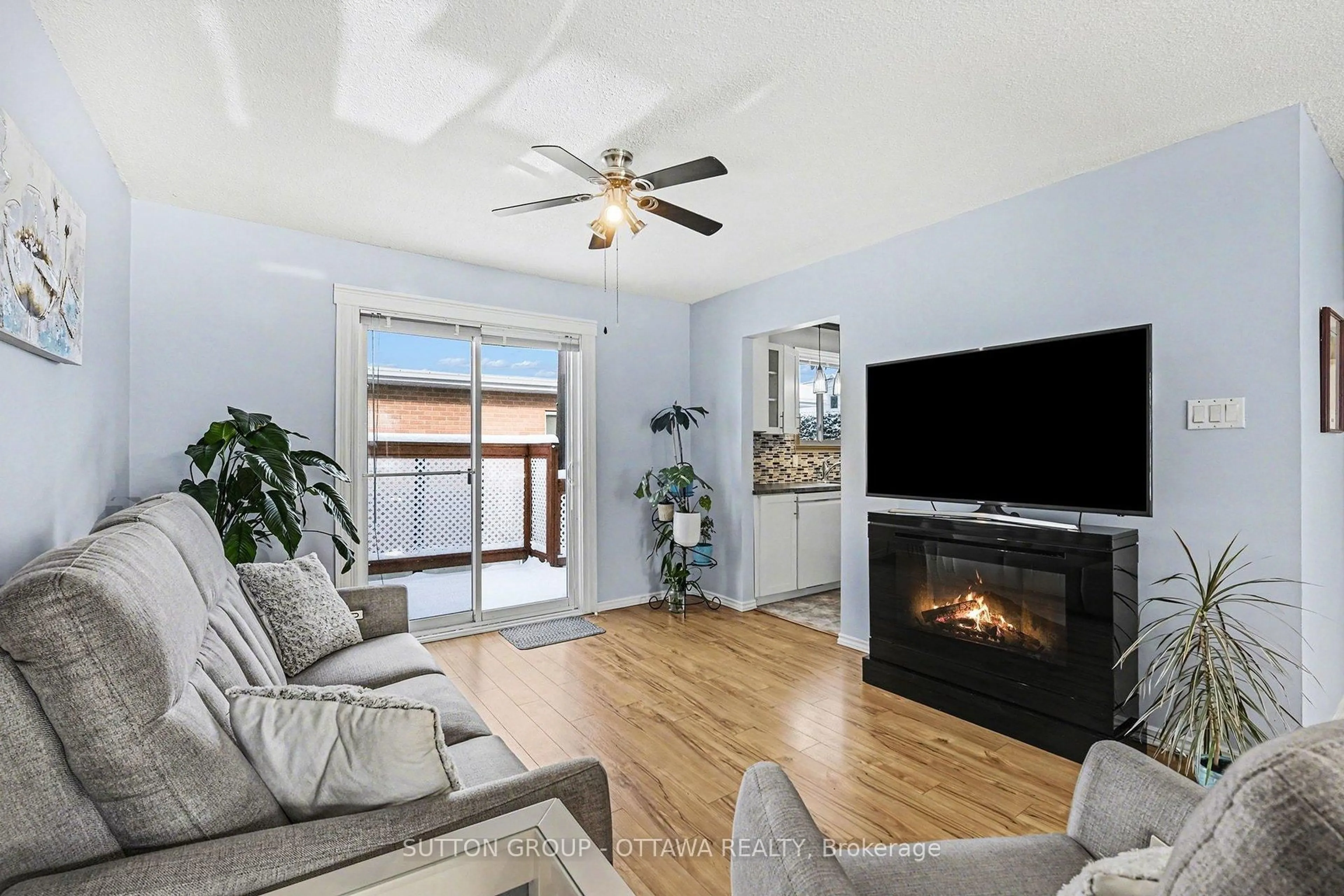 Living room with furniture, unknown for 941 Jerome St, Hawkesbury Ontario K6A 3B1