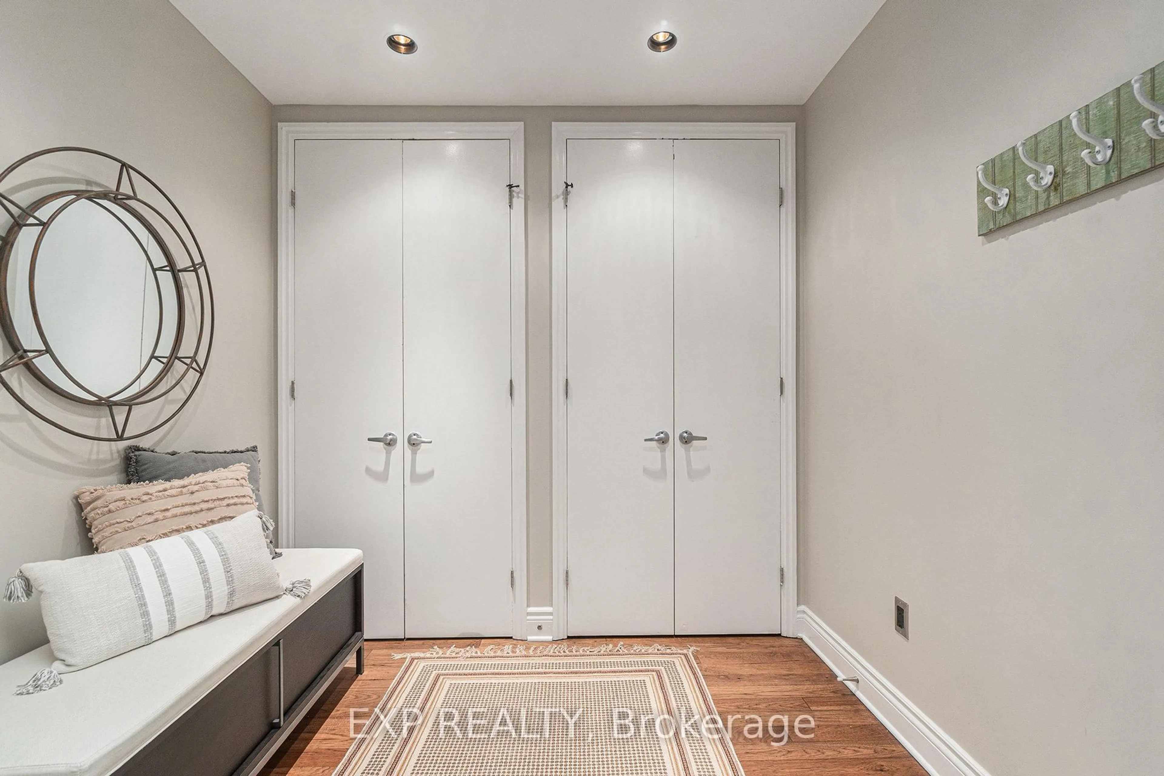 Indoor entryway for 327 Breezehill Ave #403, Ottawa Ontario K1Y 1R6