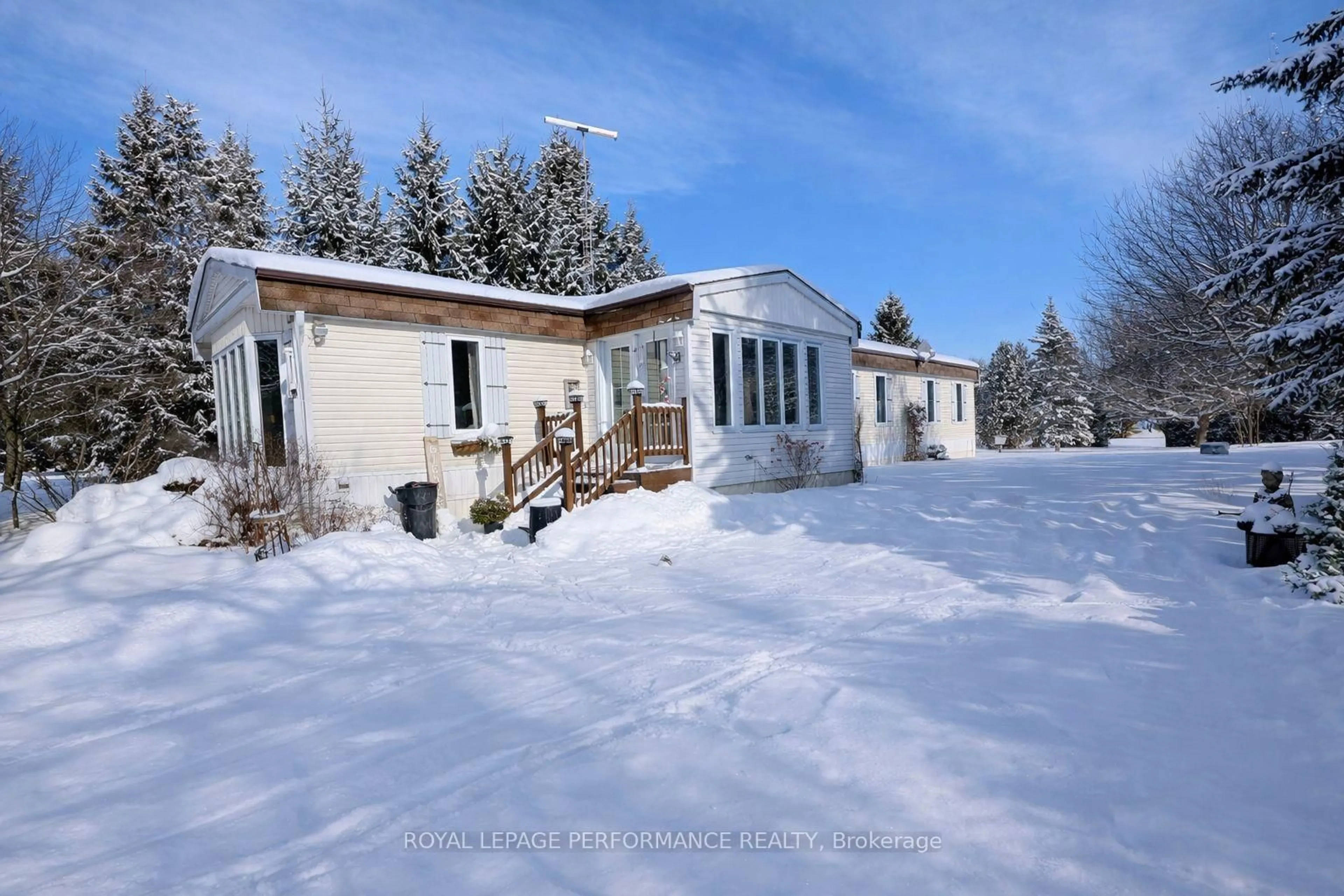 A pic from outside/outdoor area/front of a property/back of a property/a pic from drone, building for 3897 Christine St, North Glengarry Ontario K0C 1A0