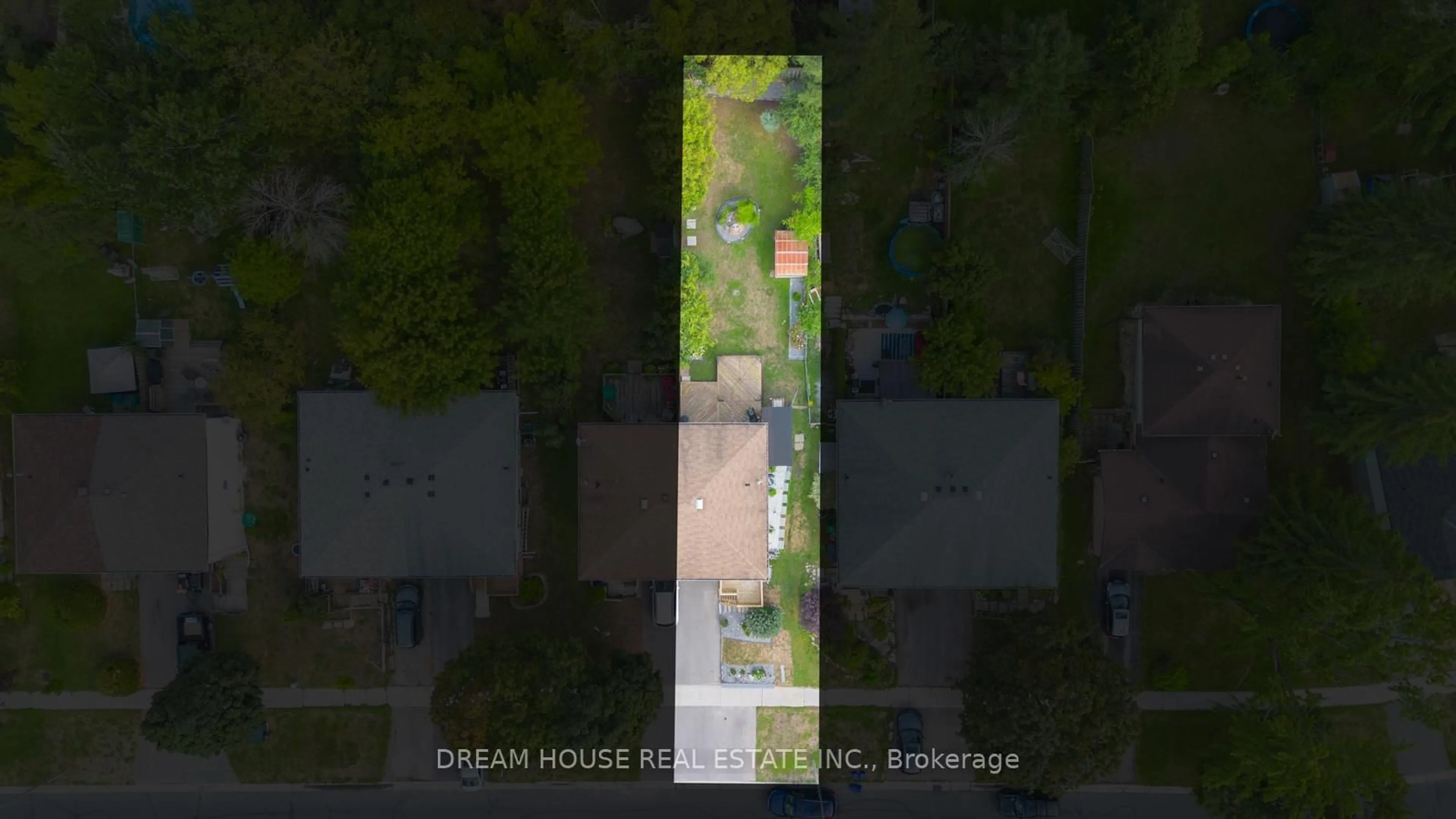 A pic from outside/outdoor area/front of a property/back of a property/a pic from drone, street for 2048 Walker Ave, Peterborough Ontario K9L 1S1