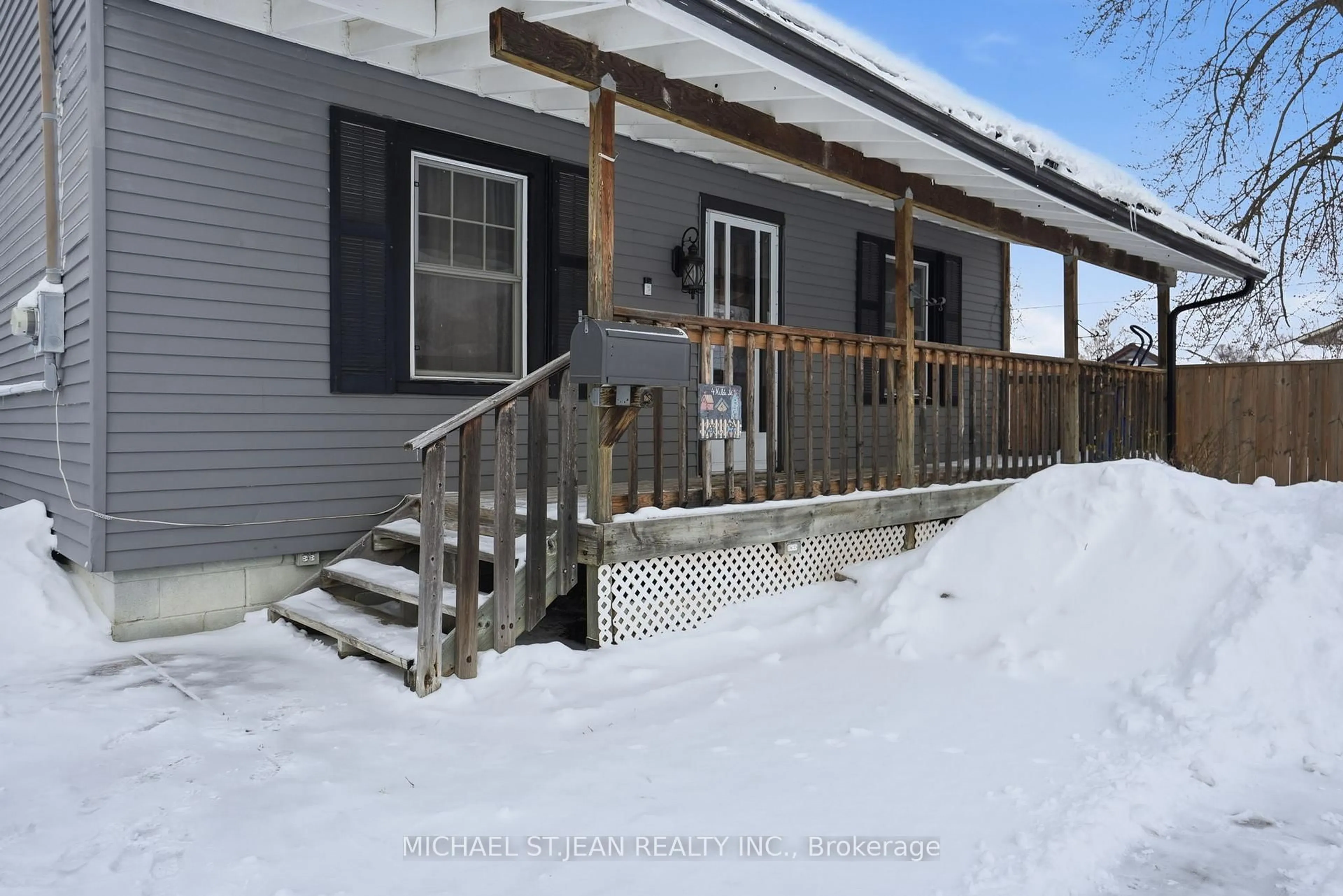 Patio, unknown for 4 Hilda St, St. Catharines Ontario L2S 1Z8