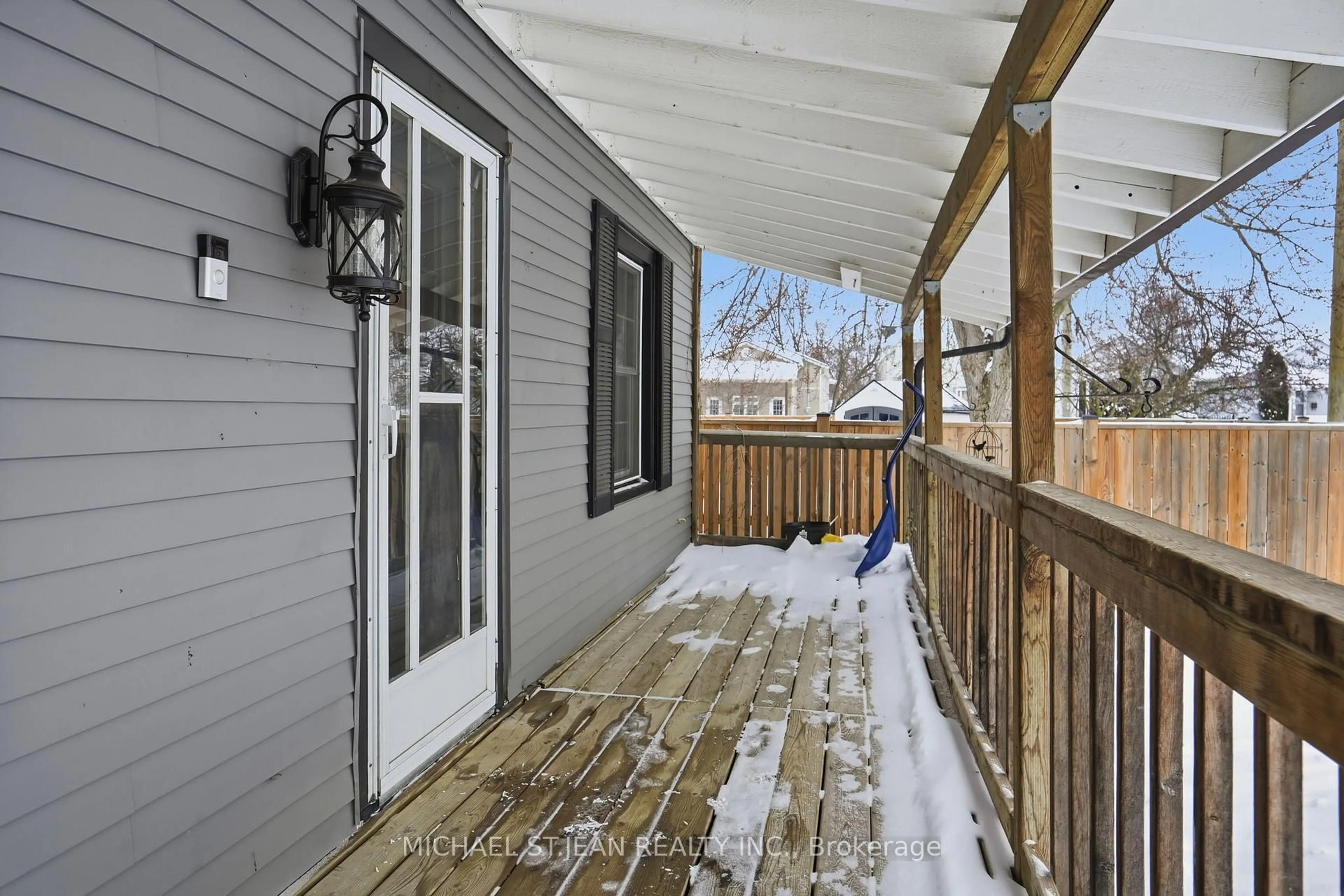 Patio, street for 4 Hilda St, St. Catharines Ontario L2S 1Z8