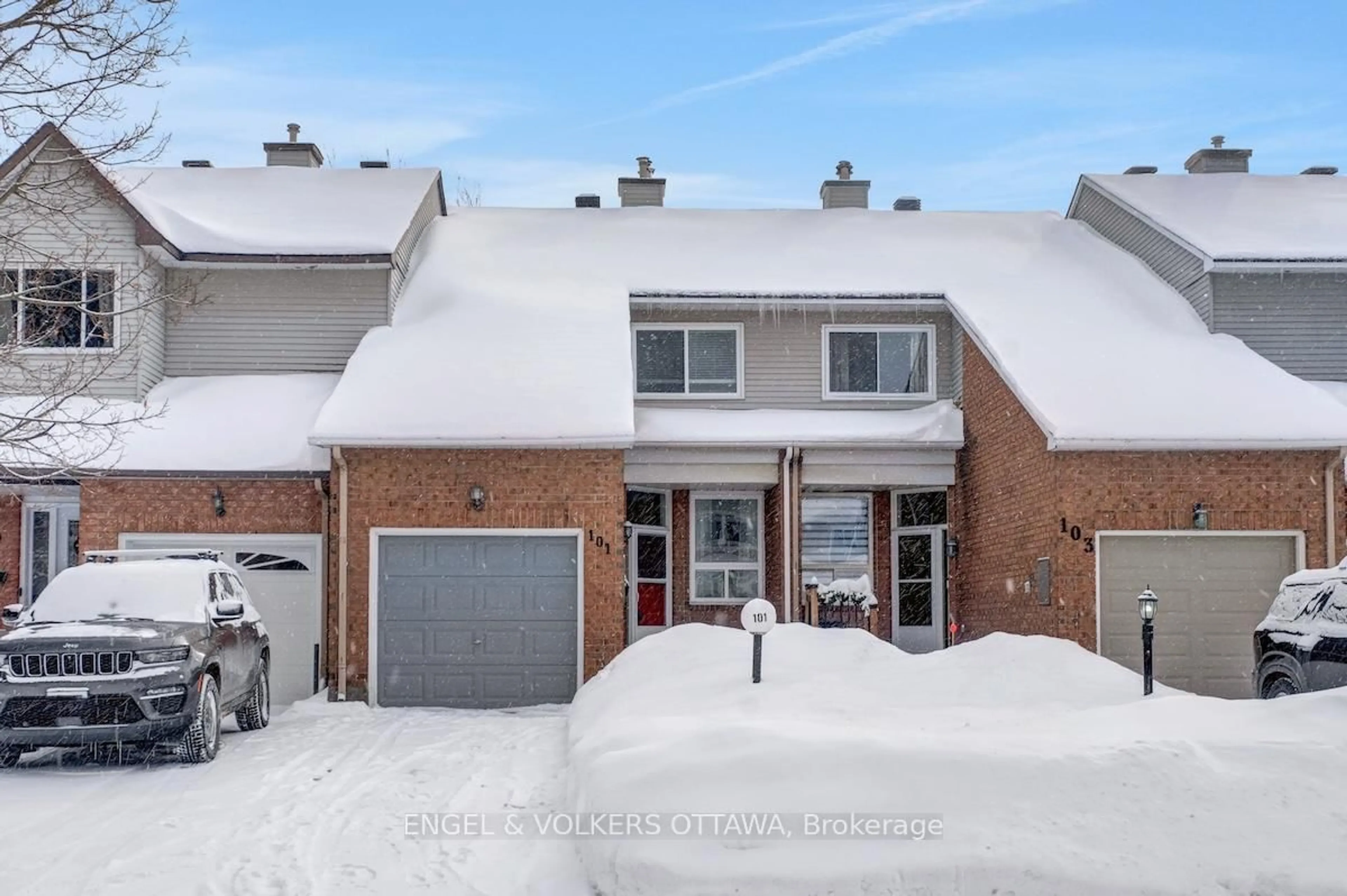 A pic from outside/outdoor area/front of a property/back of a property/a pic from drone, street for 101 Halley St, Ottawa Ontario K2J 3R4