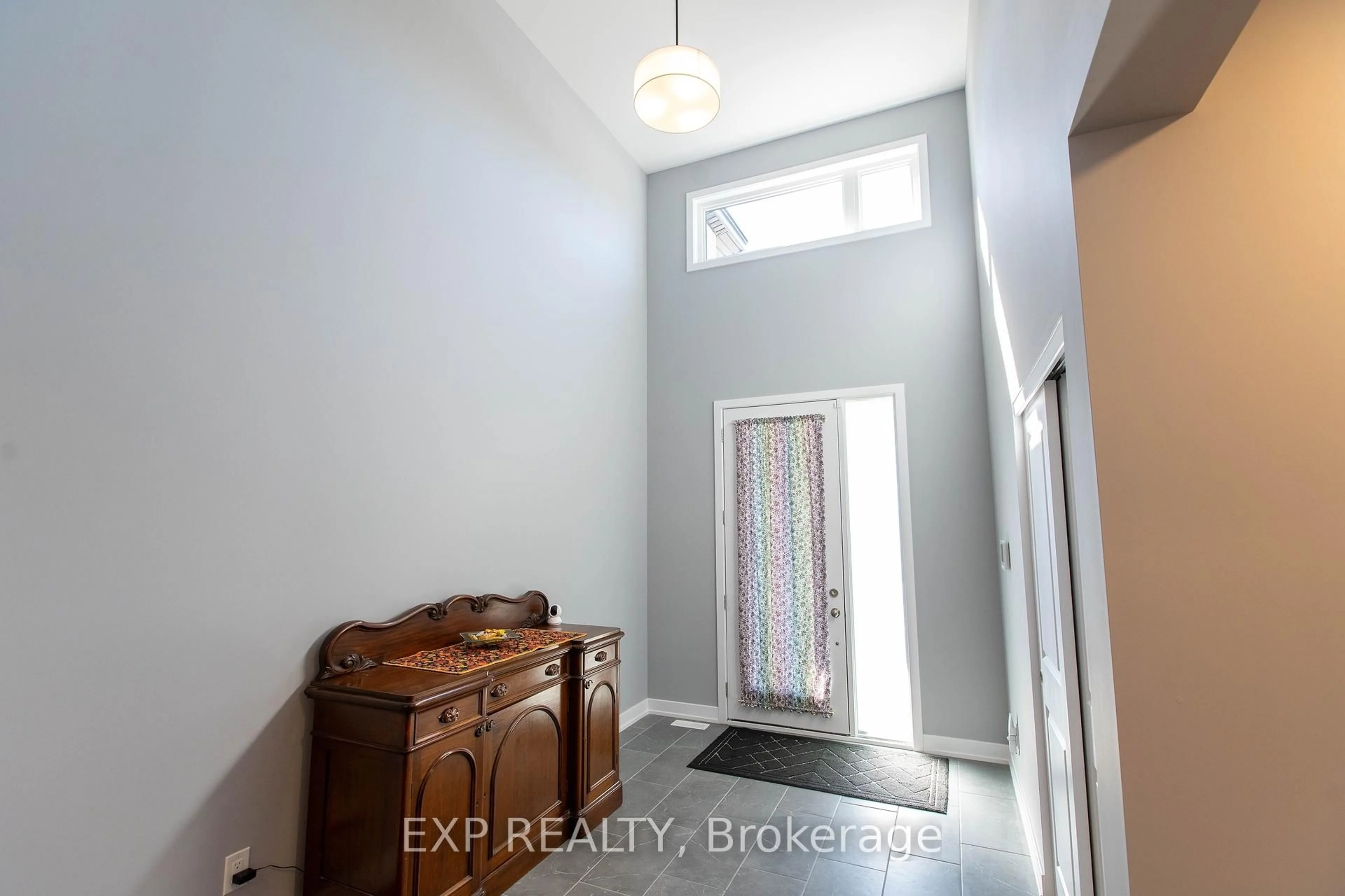 Indoor entryway for 111 Frank Fisher Cres, Almonte Ontario K0A 1A0