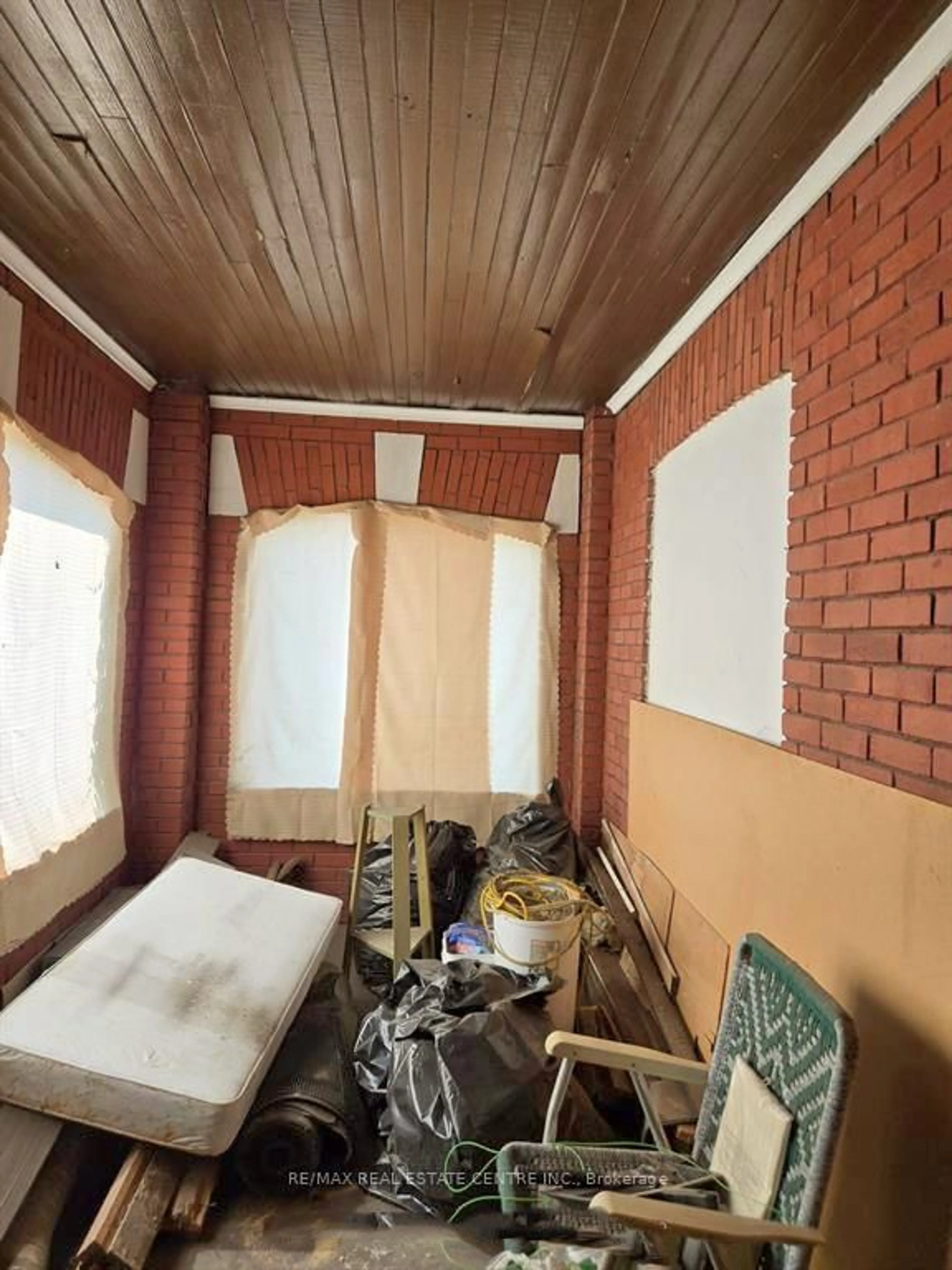 A pic of a room for 4689 Crysler Ave, Niagara Falls Ontario L2E 3V7