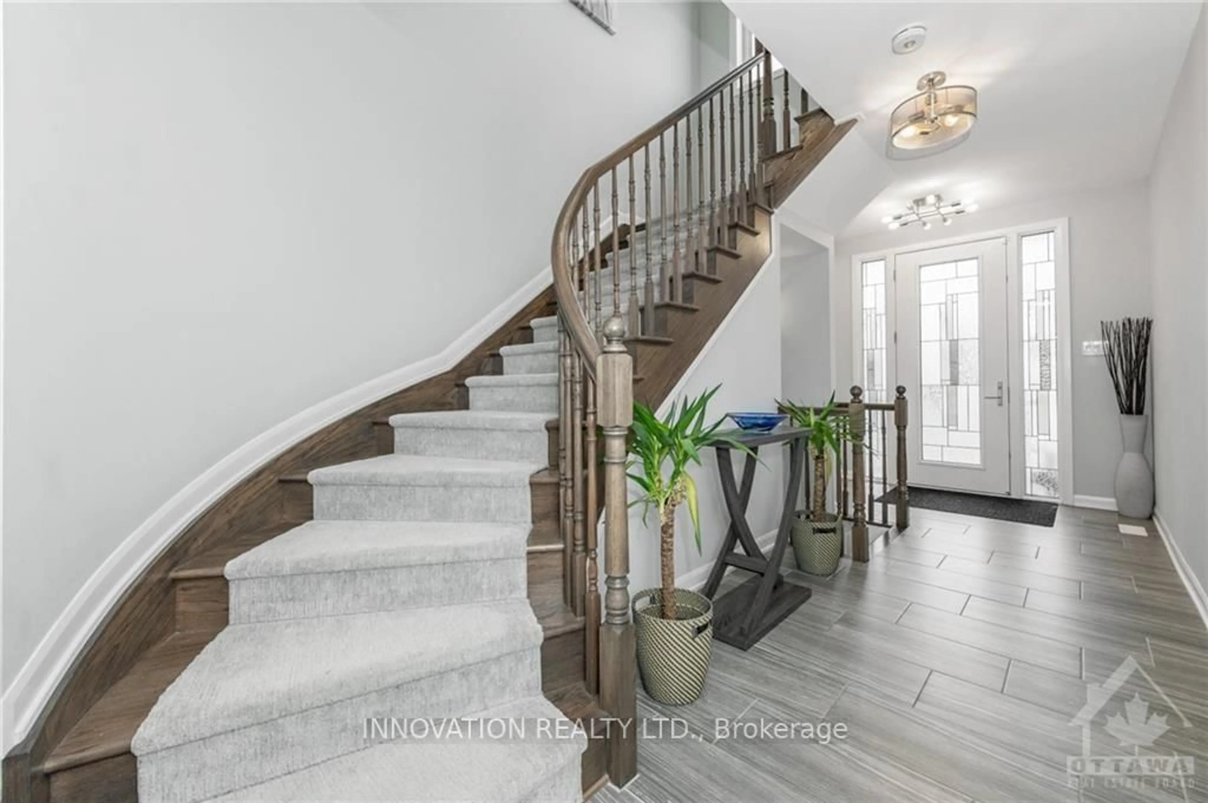 Indoor entryway for 1007 Offley Rd, Ottawa Ontario K4M 0N4