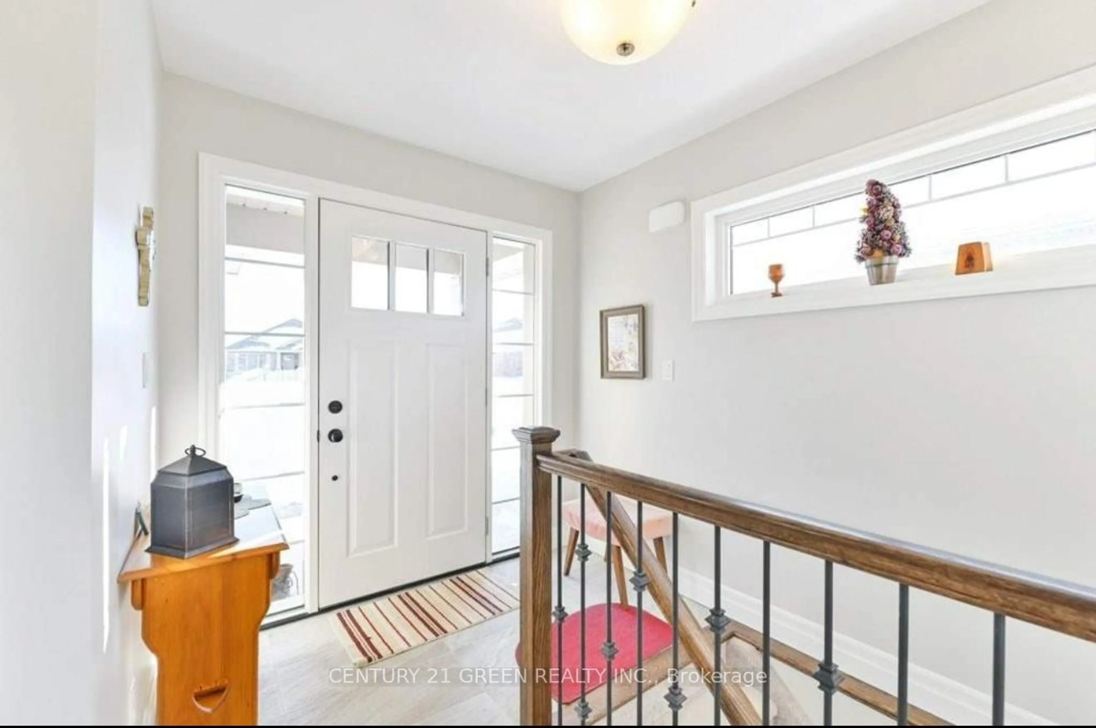 Indoor entryway for 100 Spruce Gardens Crt, Belleville Ontario K8N 0B5