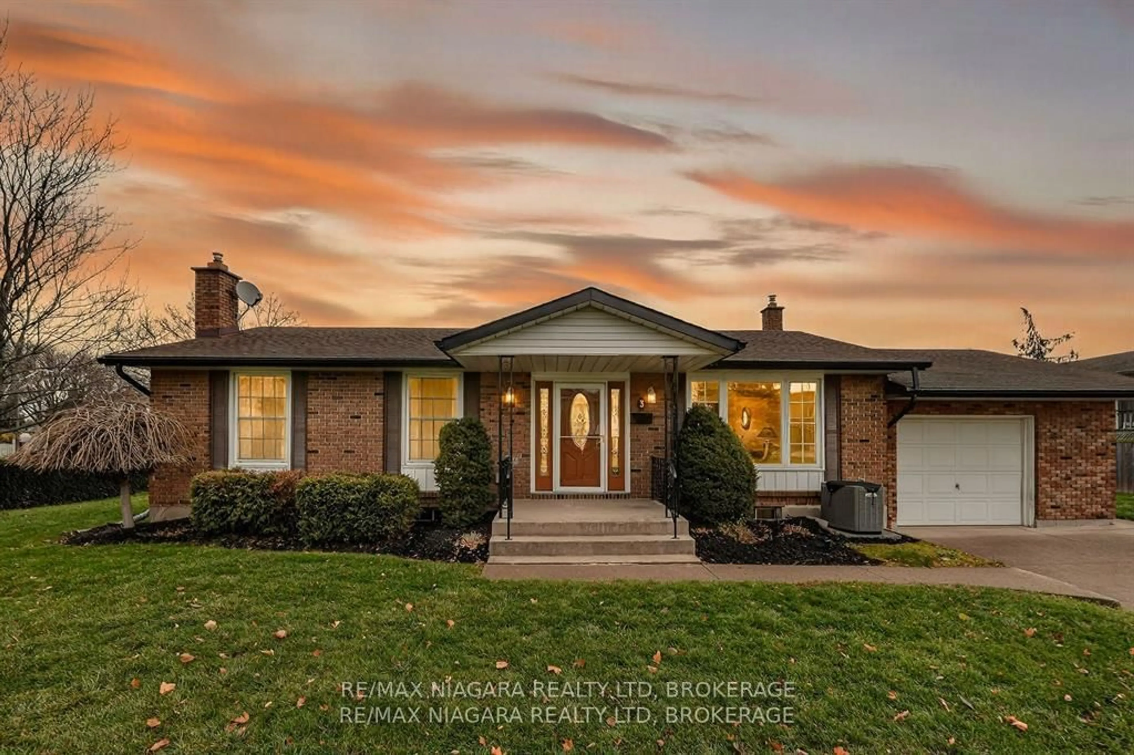 Home with brick exterior material, street for 3 Donalda Crt, St. Catharines Ontario L2M 7E7