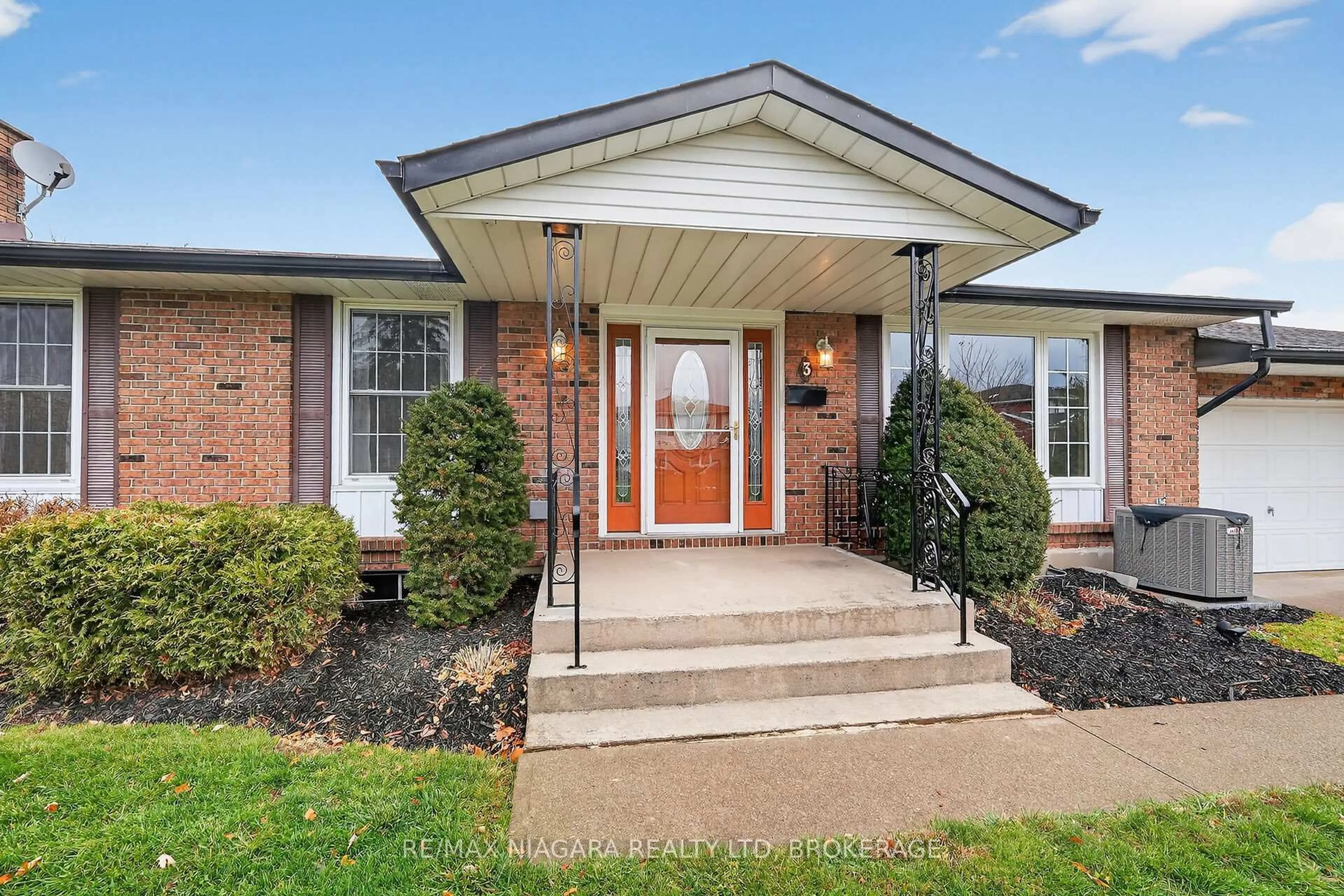 Home with brick exterior material, street for 3 Donalda Crt, St. Catharines Ontario L2M 7E7