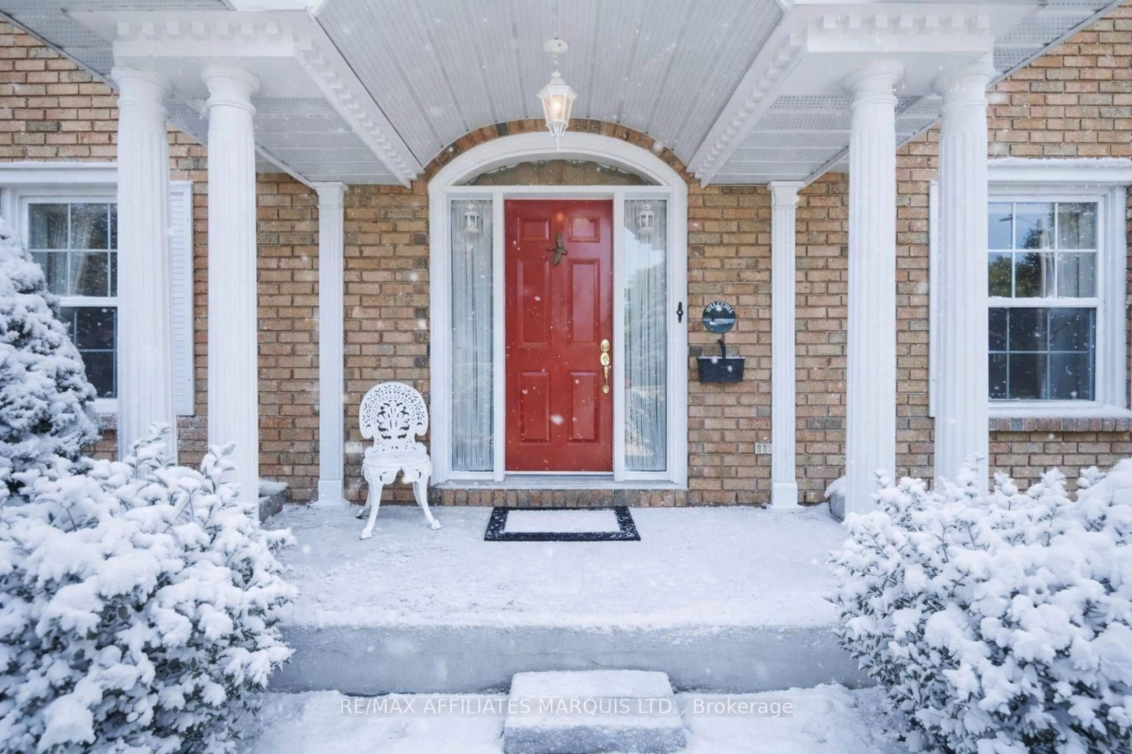 Indoor entryway for 1626 Grant Ave, Cornwall Ontario K6J 5J4