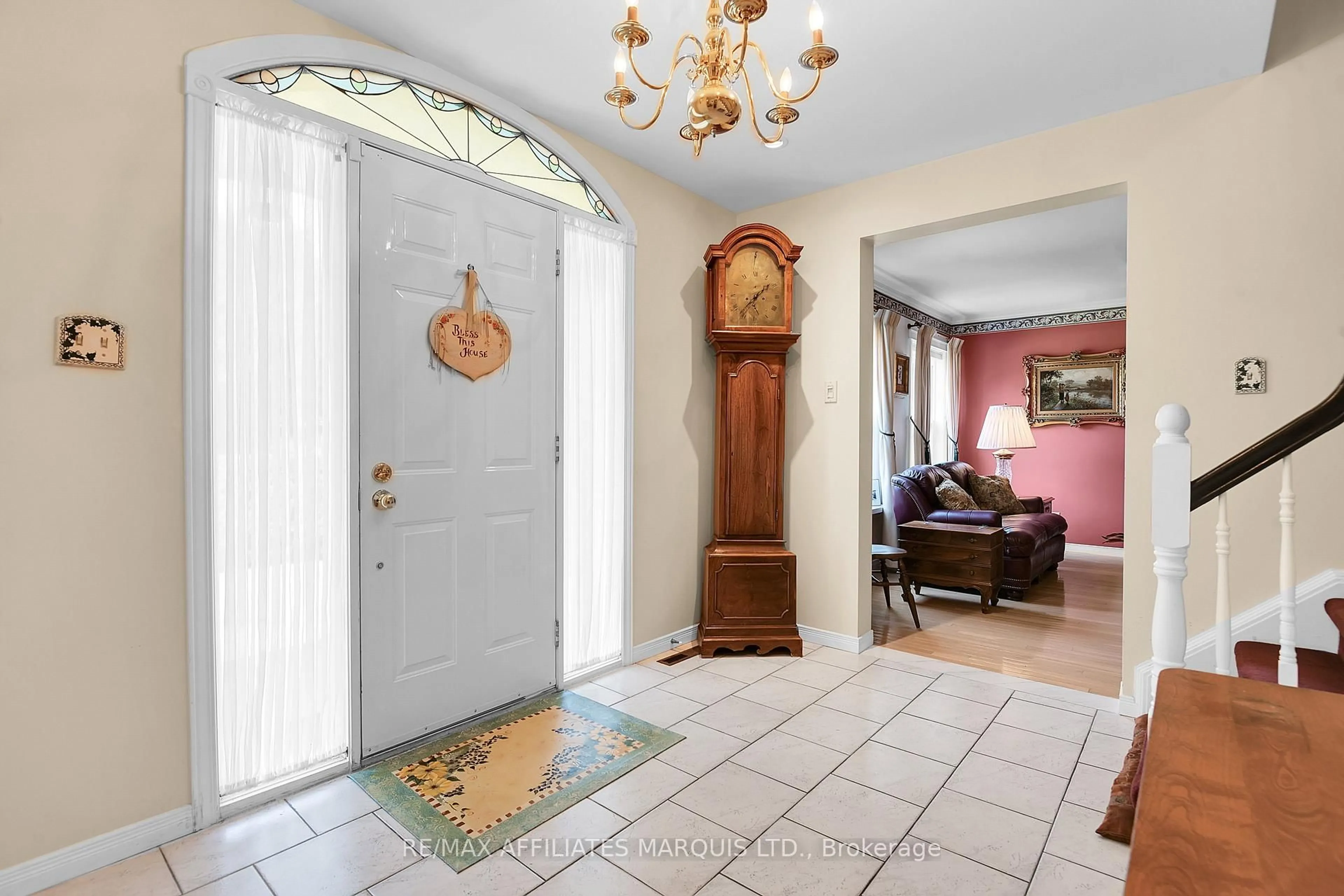 Indoor entryway for 1626 Grant Ave, Cornwall Ontario K6J 5J4