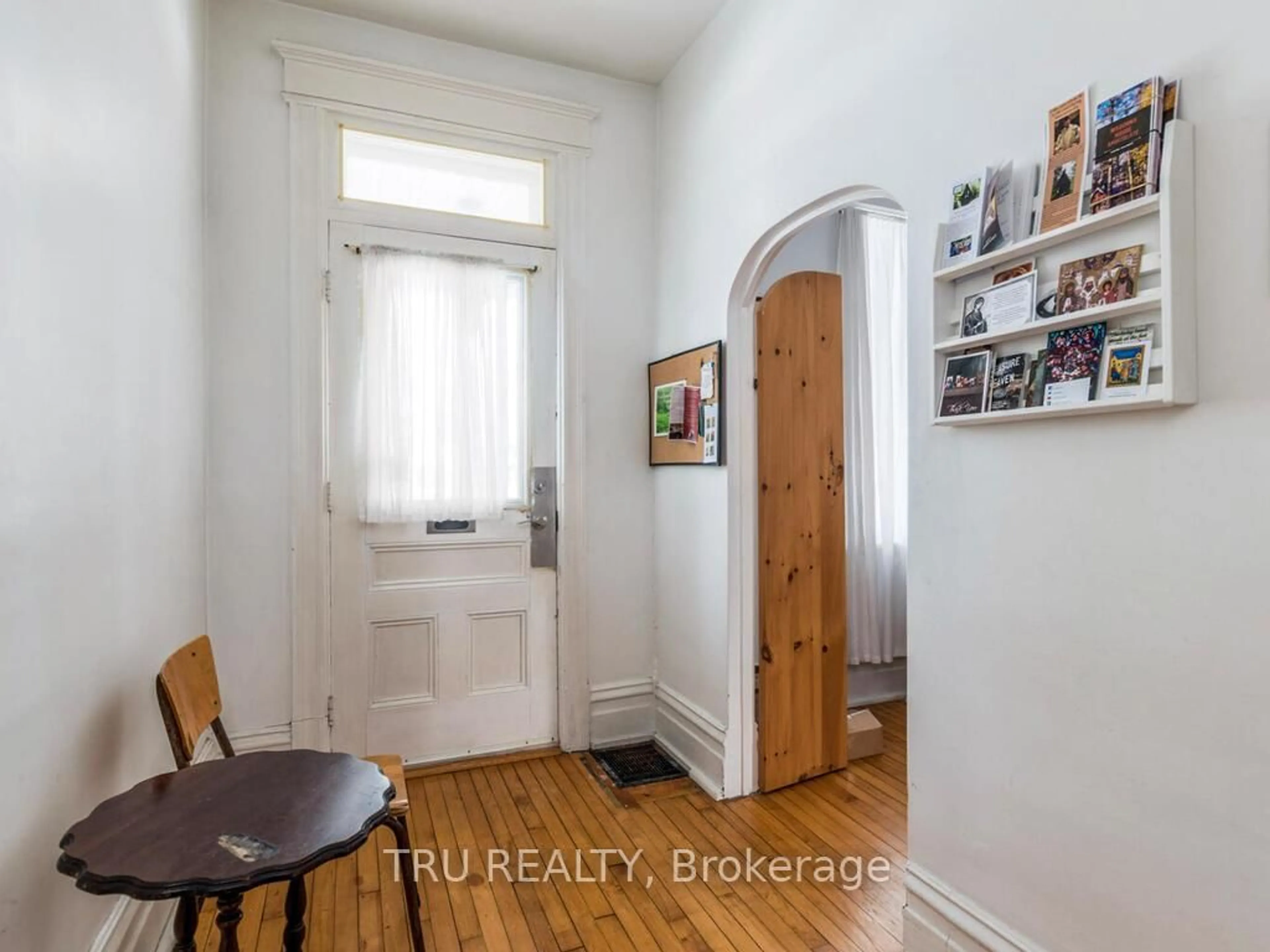 A pic of a room for 440 Kensington Ave, Ottawa Ontario K1Z 6G8