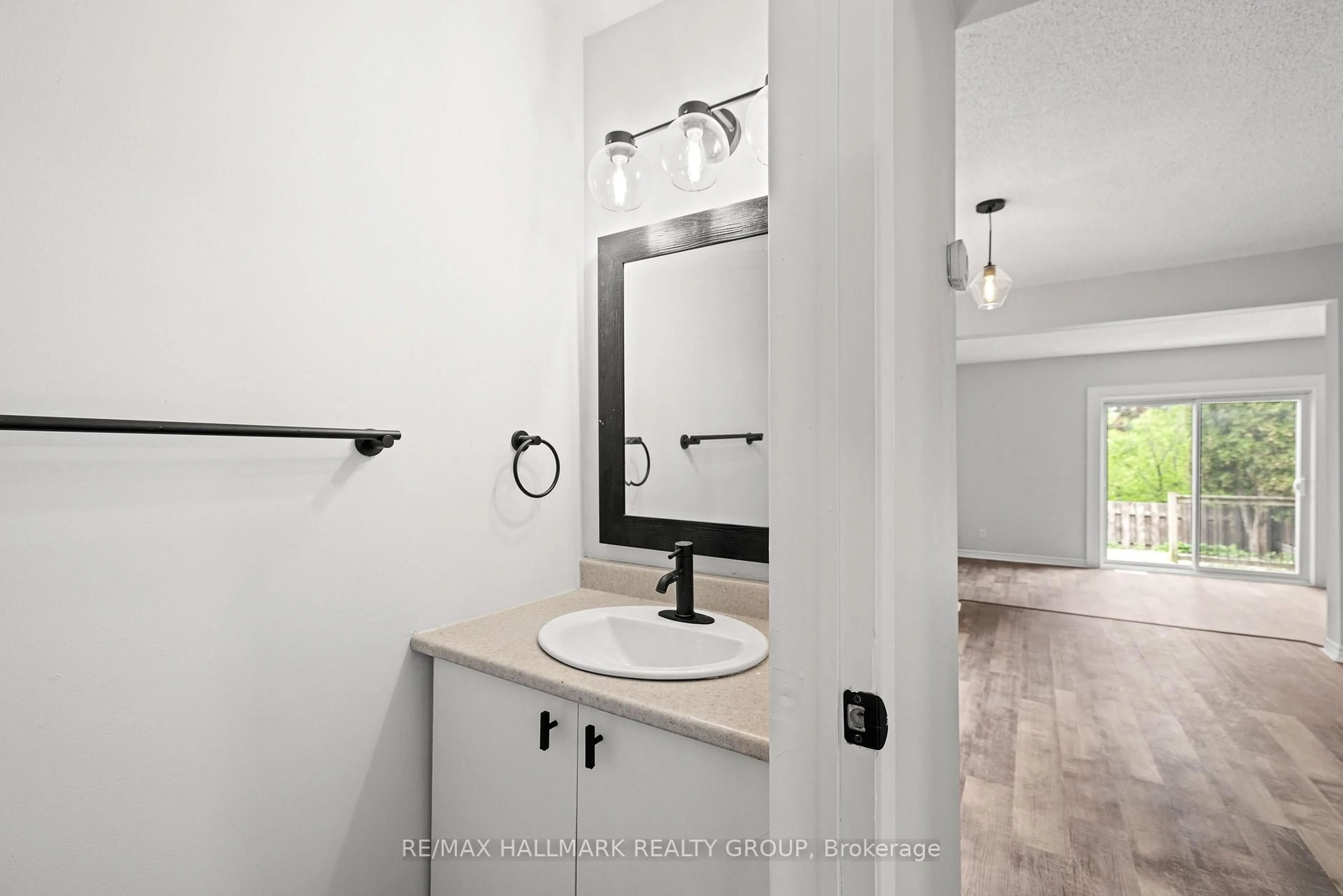 Standard bathroom, ceramic/tile floor for 1083 Millwood Crt, Orleans Ontario K1C 3E9