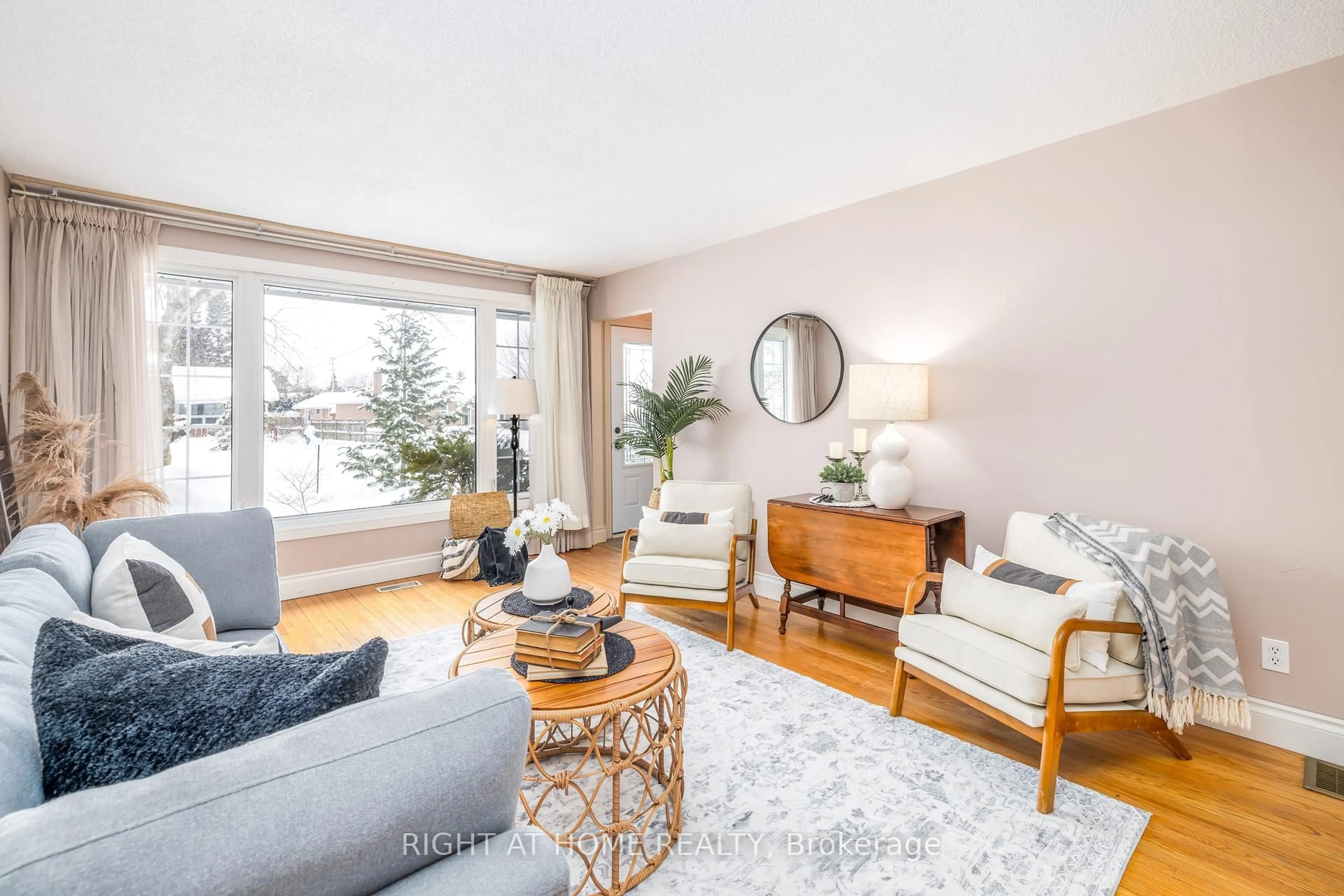 Living room with furniture, wood/laminate floor for 33 Harvest Cres, Belleville Ontario K8P 4M2