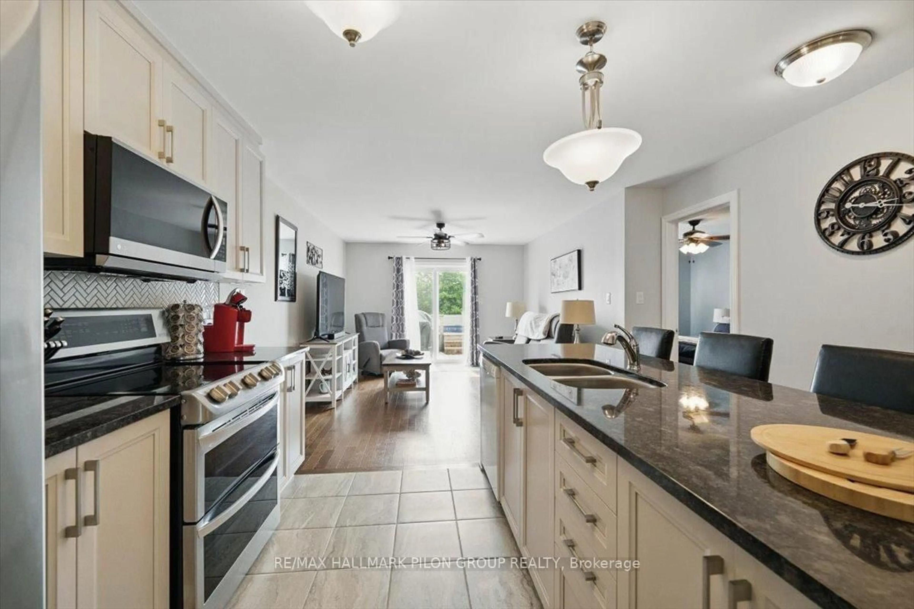 Open concept kitchen, ceramic/tile floor for 637 Robert St, Clarence-Rockland Ontario K4K 0J8