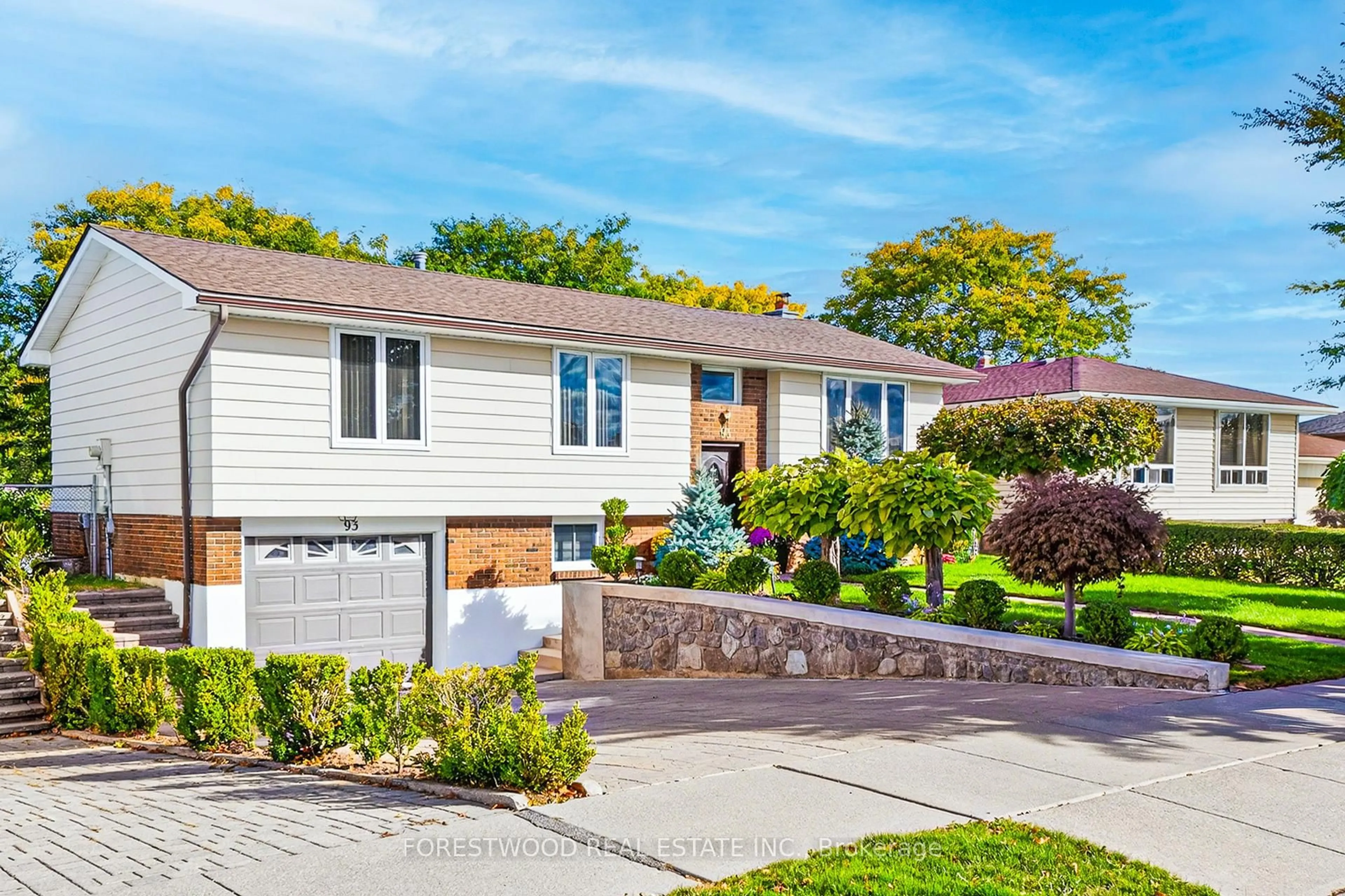 Home with vinyl exterior material, street for 93 Deerhurst Rd, Hamilton Ontario L8E 3G2