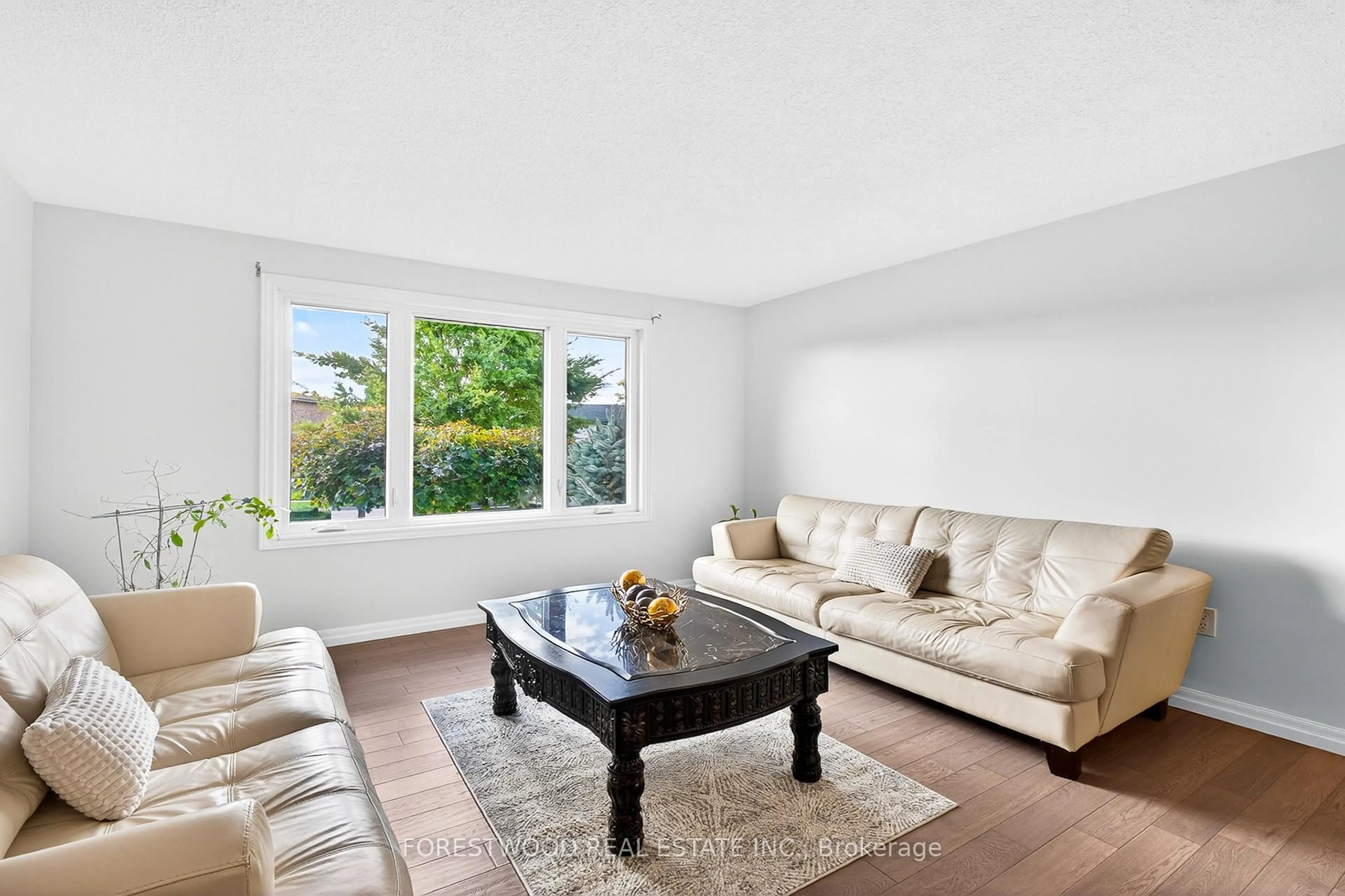 Living room with furniture, unknown for 93 Deerhurst Rd, Hamilton Ontario L8E 3G2