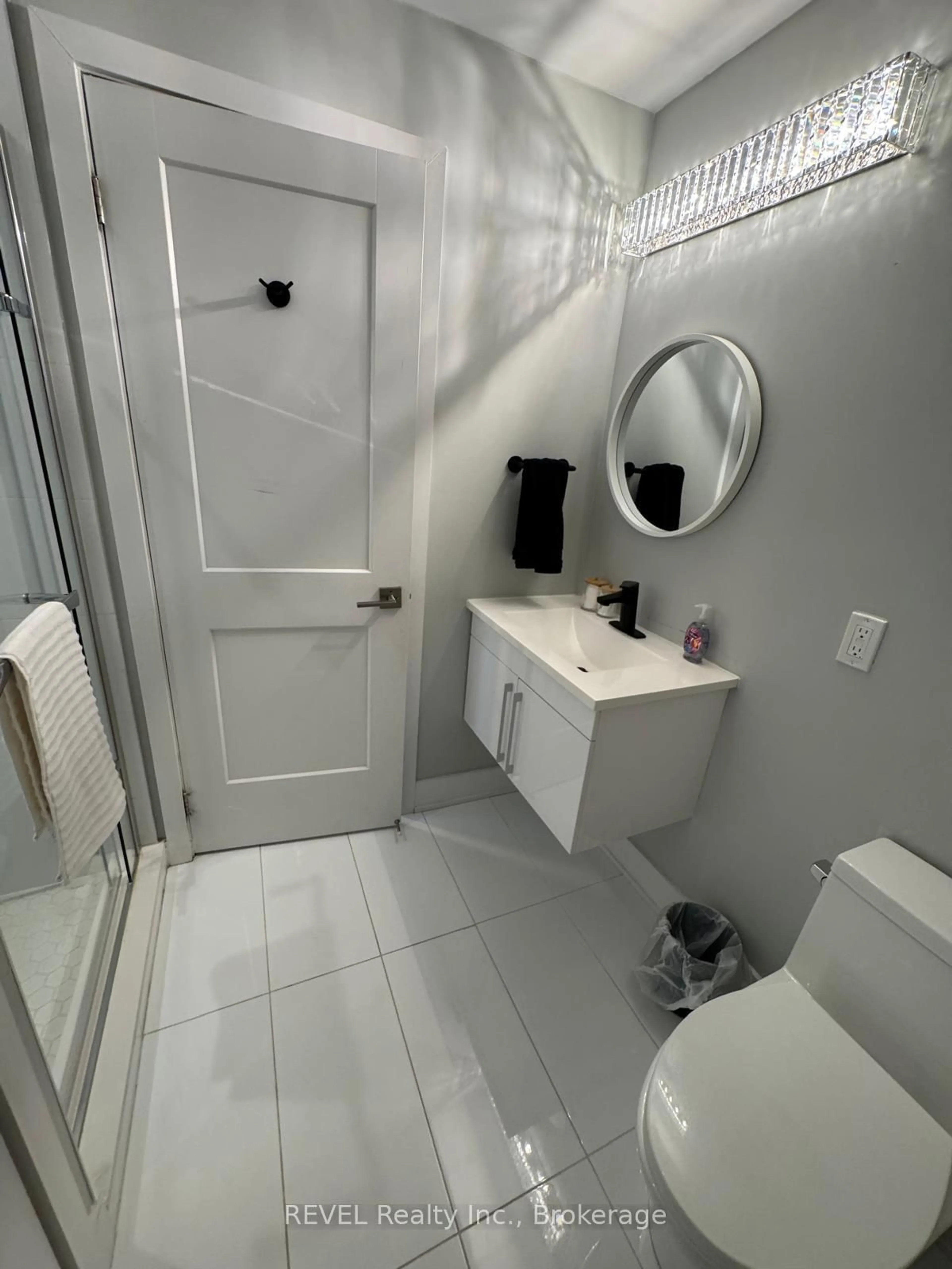 Standard bathroom, unknown for 6065 Mcleod Rd #111, Niagara Falls Ontario L2G 0Z7