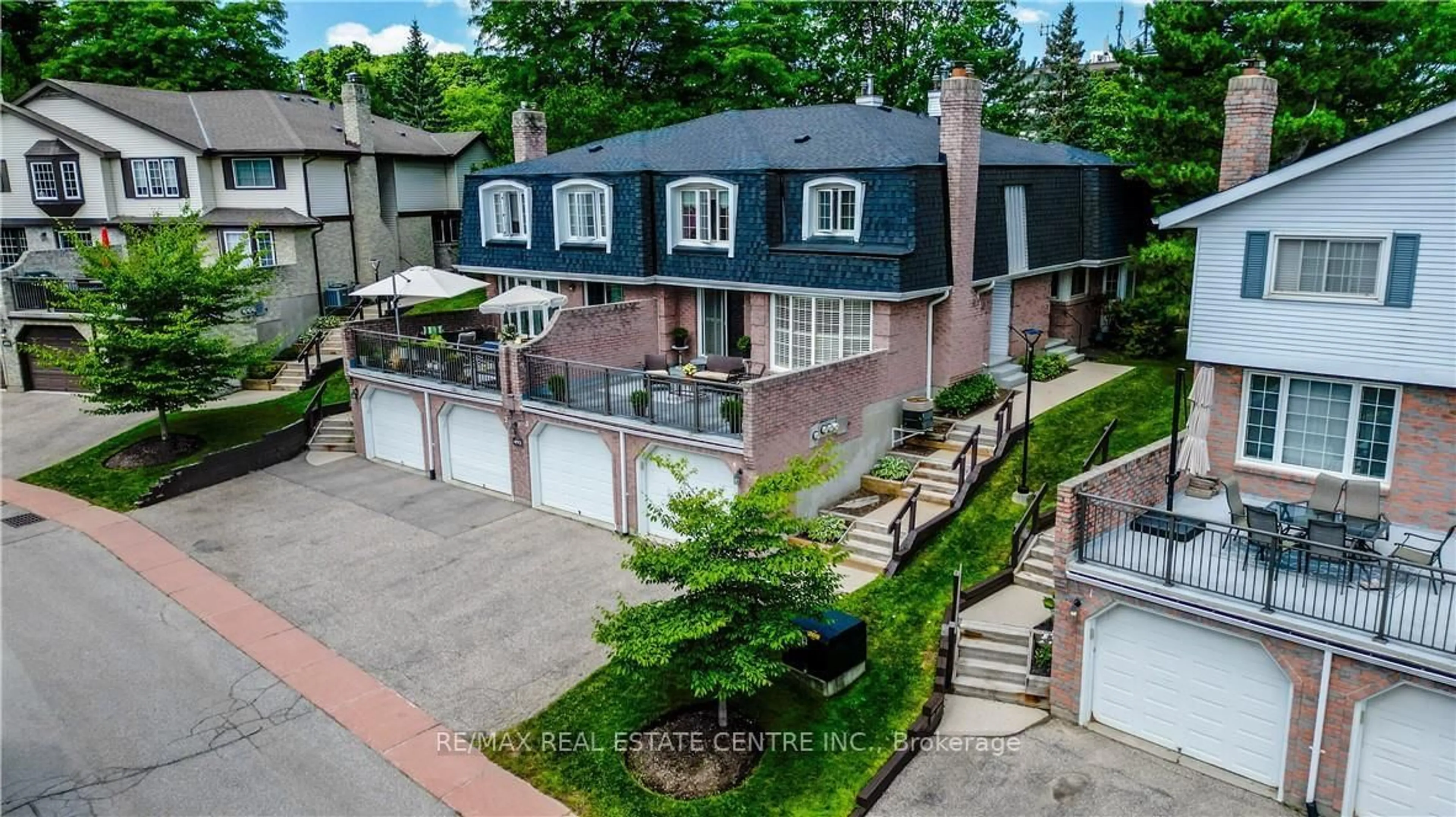 A pic from outside/outdoor area/front of a property/back of a property/a pic from drone, street for 493 Beechwood Dr #4, Waterloo Ontario N2T 1H8