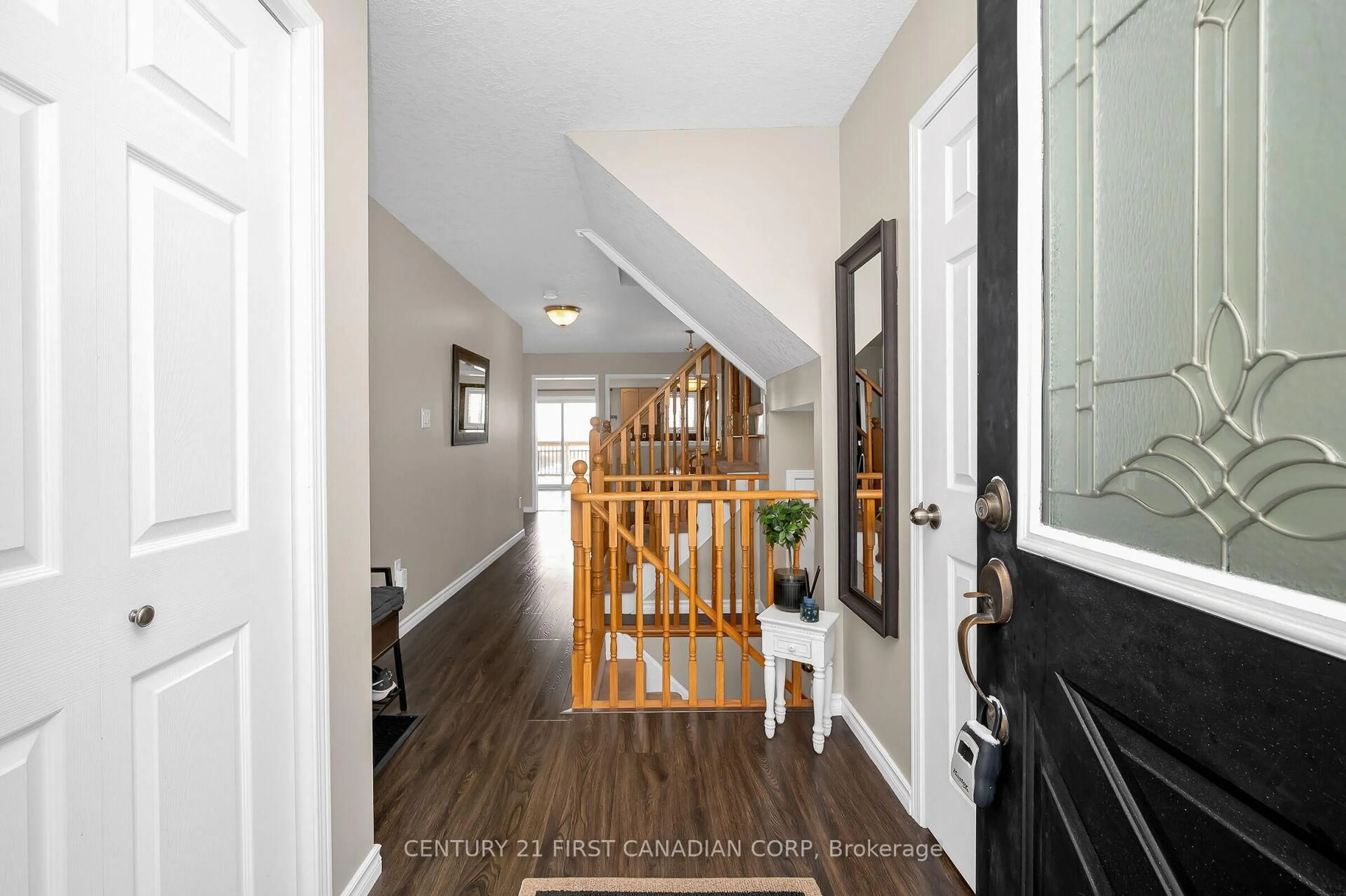 Indoor entryway for 125 Voyager Pass, Hamilton Ontario L0R 1C0