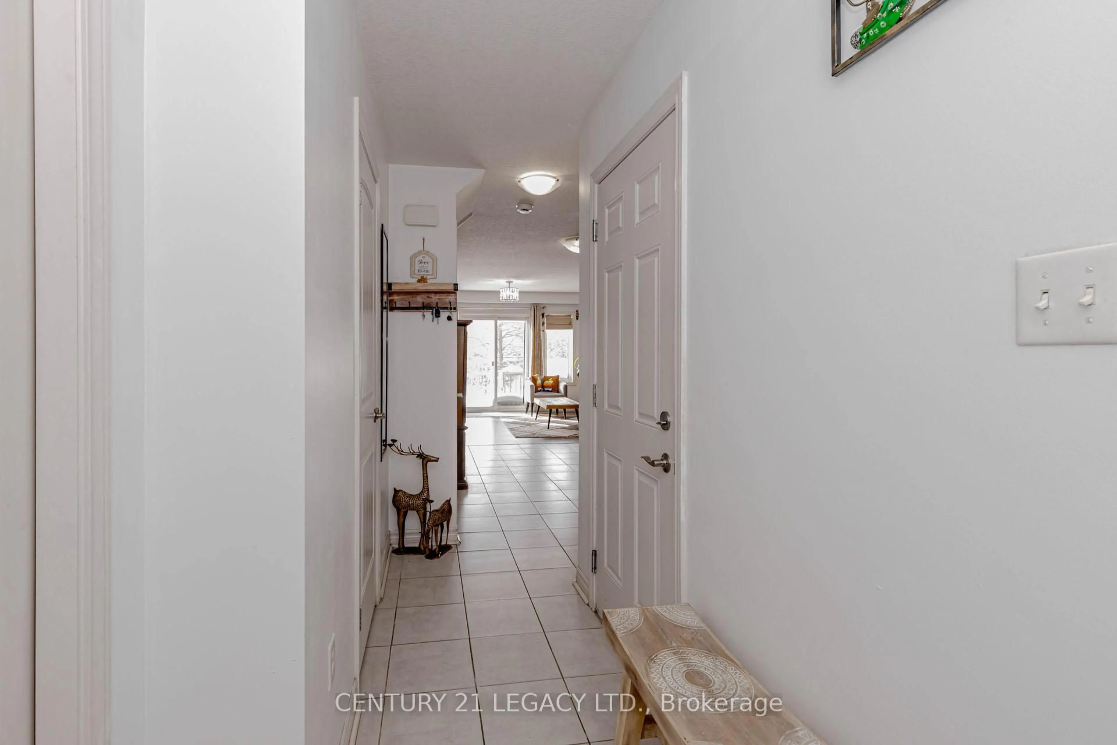 Indoor entryway for 35 OLDFIELD Dr, Guelph Ontario N1L 0K6