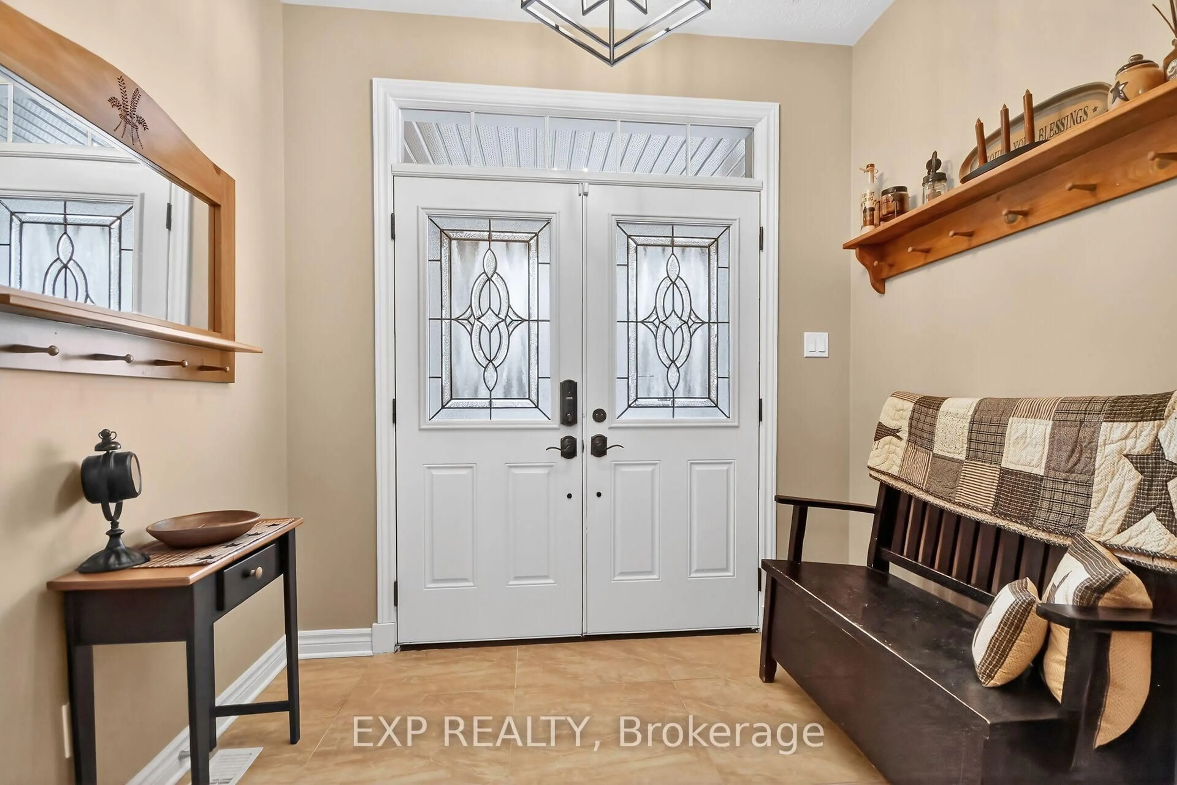 Indoor entryway for 103 Coyote Cres, Ottawa Ontario K2S 2G4