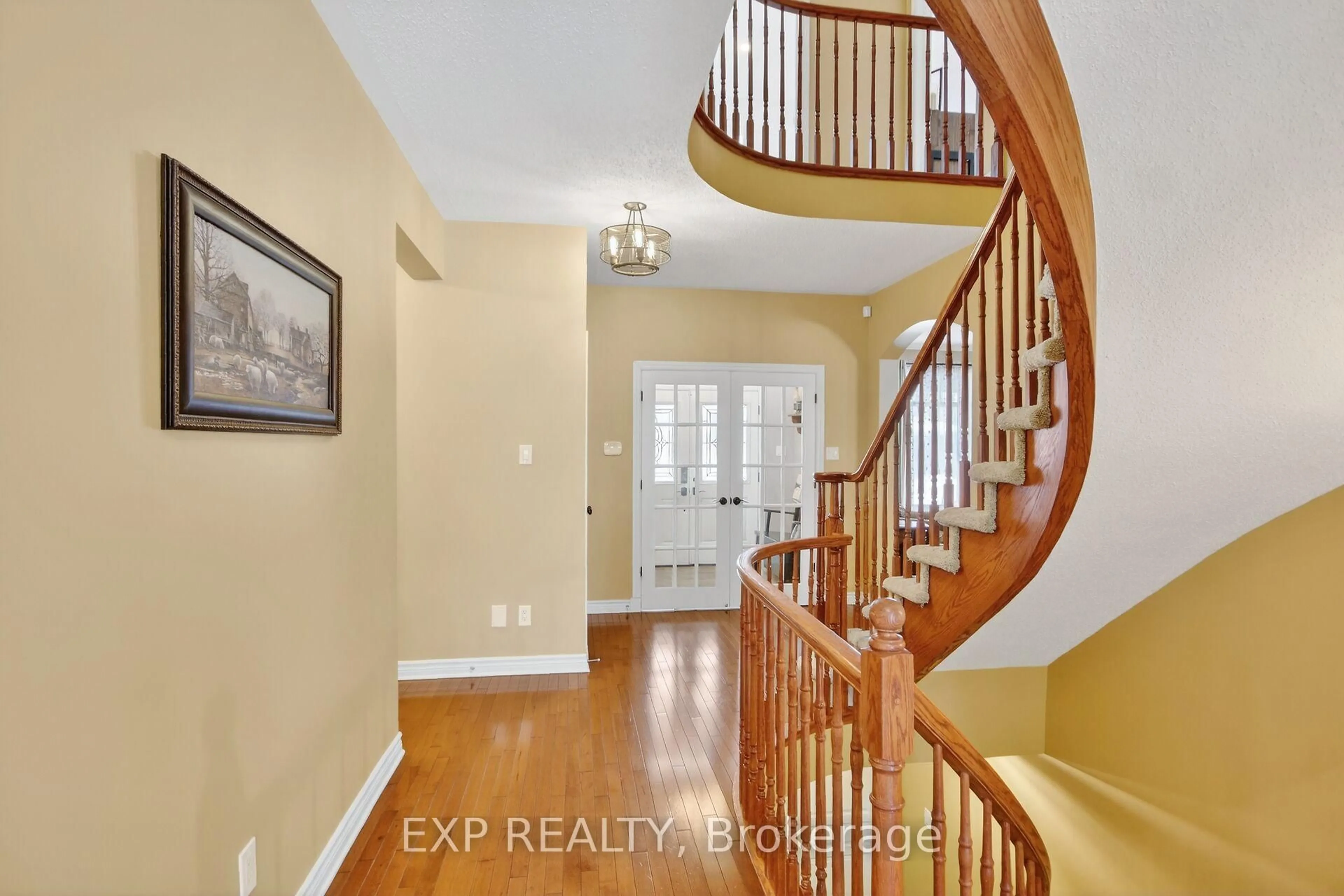 Indoor entryway for 103 Coyote Cres, Ottawa Ontario K2S 2G4