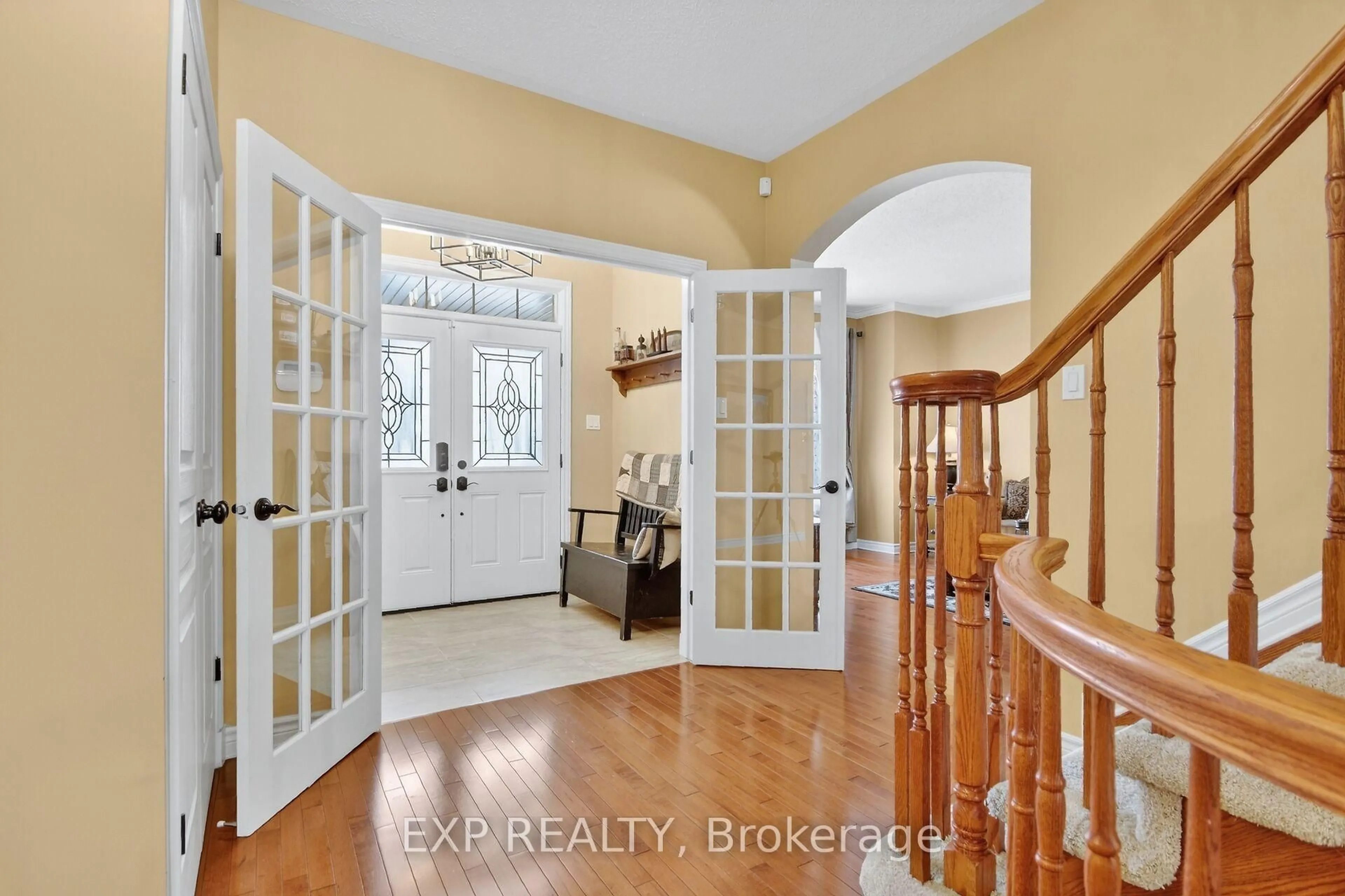 Indoor entryway for 103 Coyote Cres, Ottawa Ontario K2S 2G4