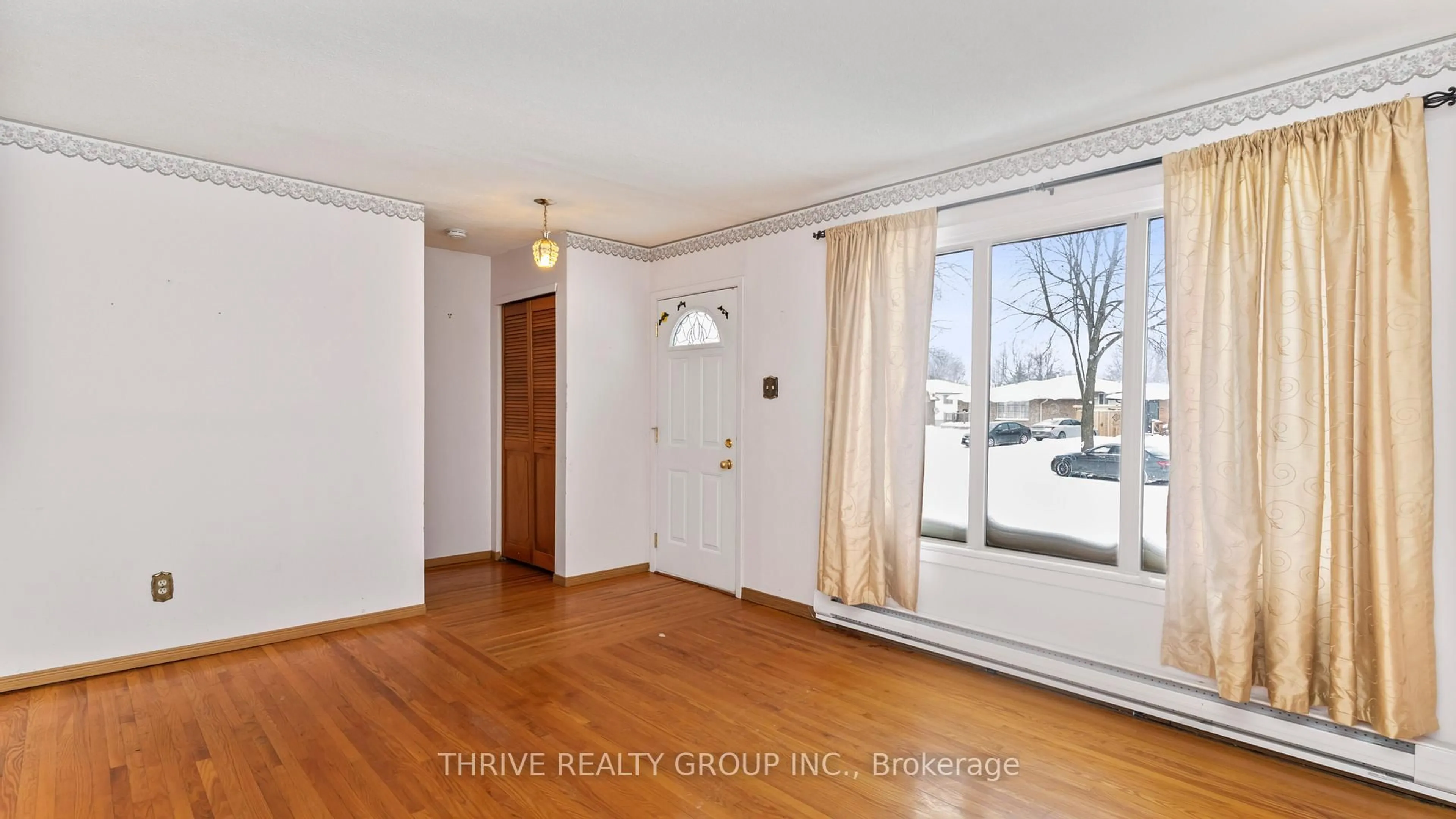 Indoor entryway for 35 Kintail Cres, London South Ontario N6E 1J4