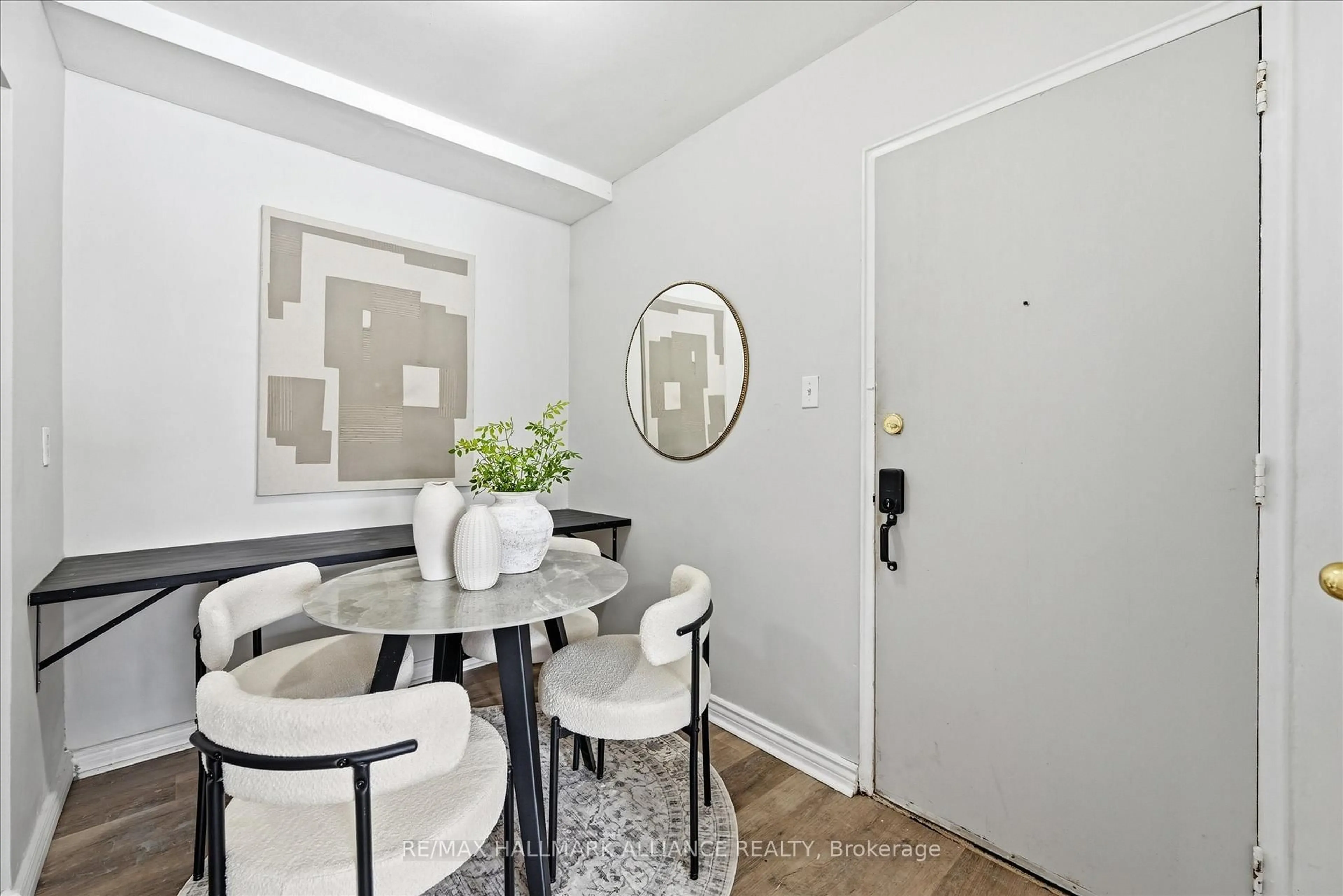 A pic of a room for 37 Mericourt Rd #101, Hamilton Ontario L8S 2N5