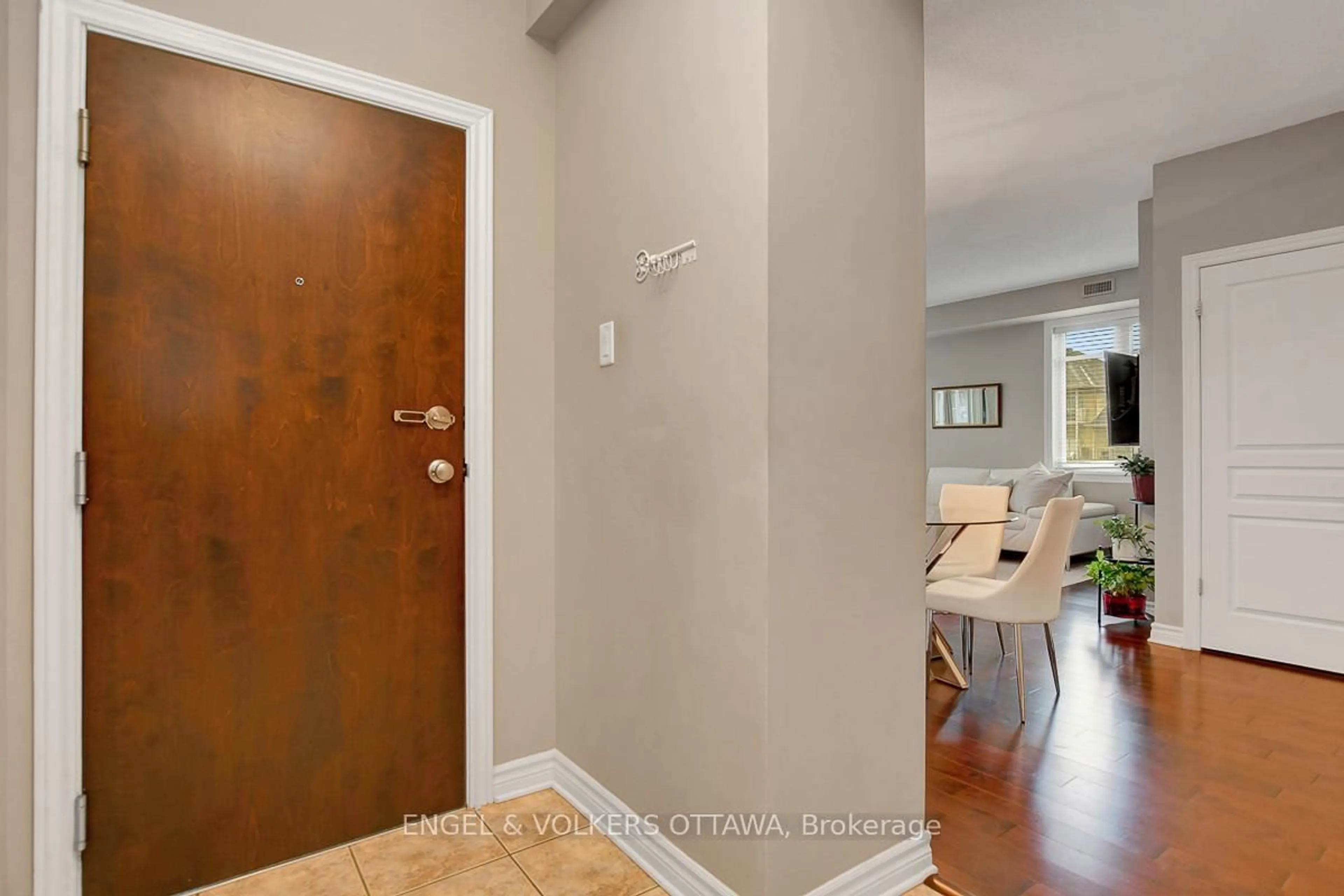 Indoor entryway for 188 Hornchurch Lane #E, Ottawa Ontario K2J 2T3