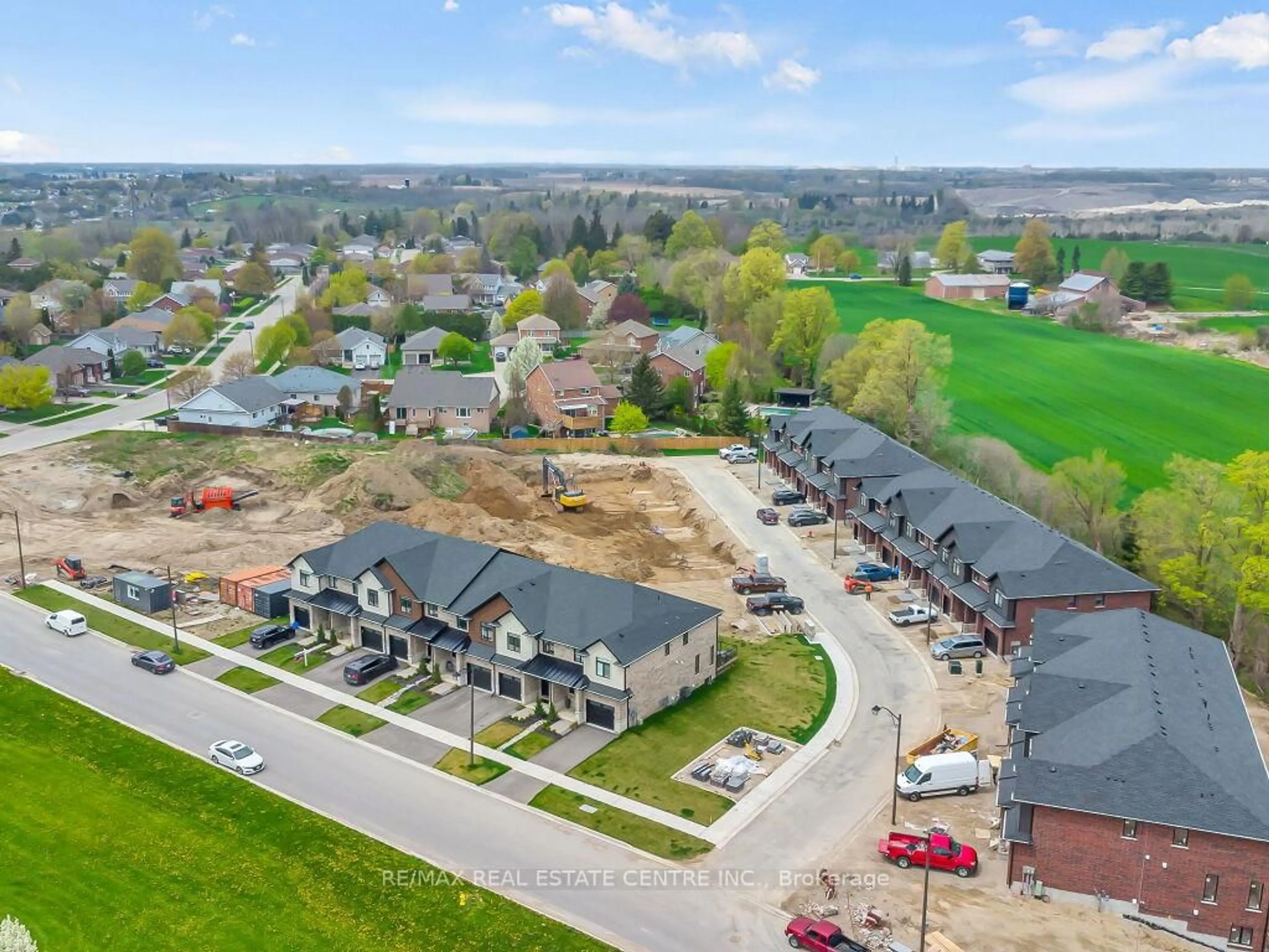 A pic from outside/outdoor area/front of a property/back of a property/a pic from drone, unknown for 36 Walker Rd, Ingersoll Ontario N5C 4H3