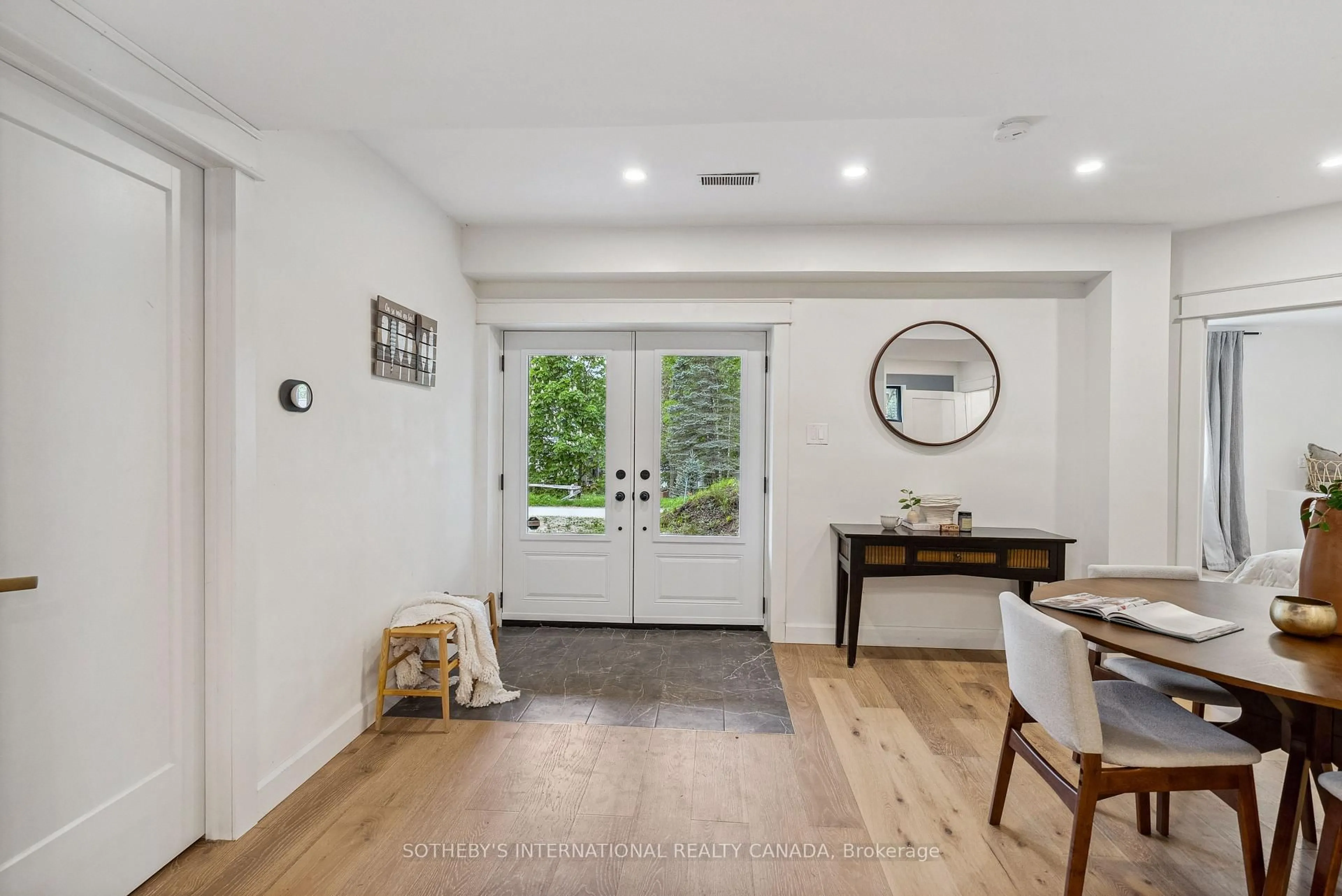 Indoor entryway for 25 Silver Birch St, Kawartha Lakes Ontario K0M 1L0