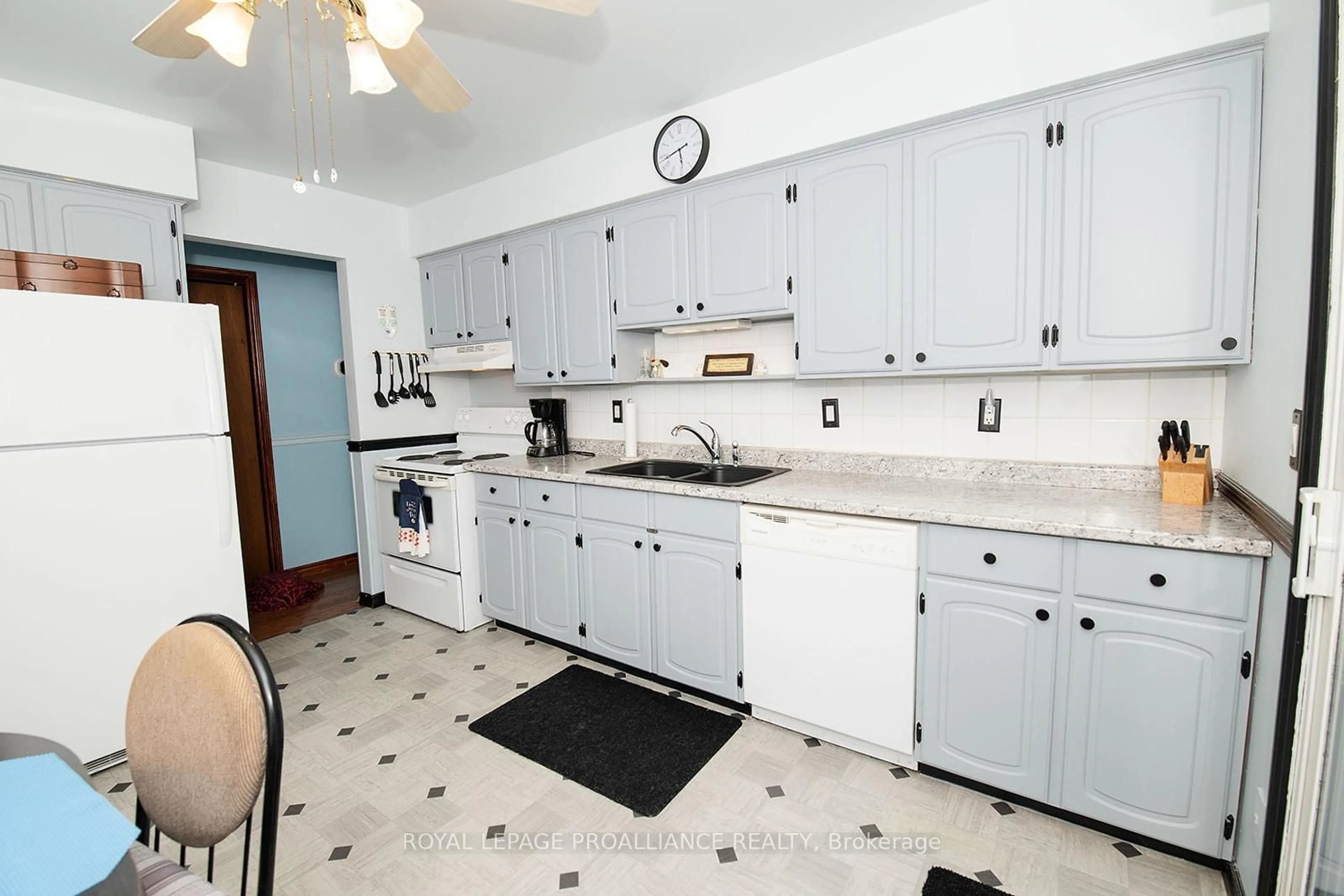 Standard kitchen, ceramic/tile floor for 9 Jeanette Pl, Belleville Ontario K8P 5B1