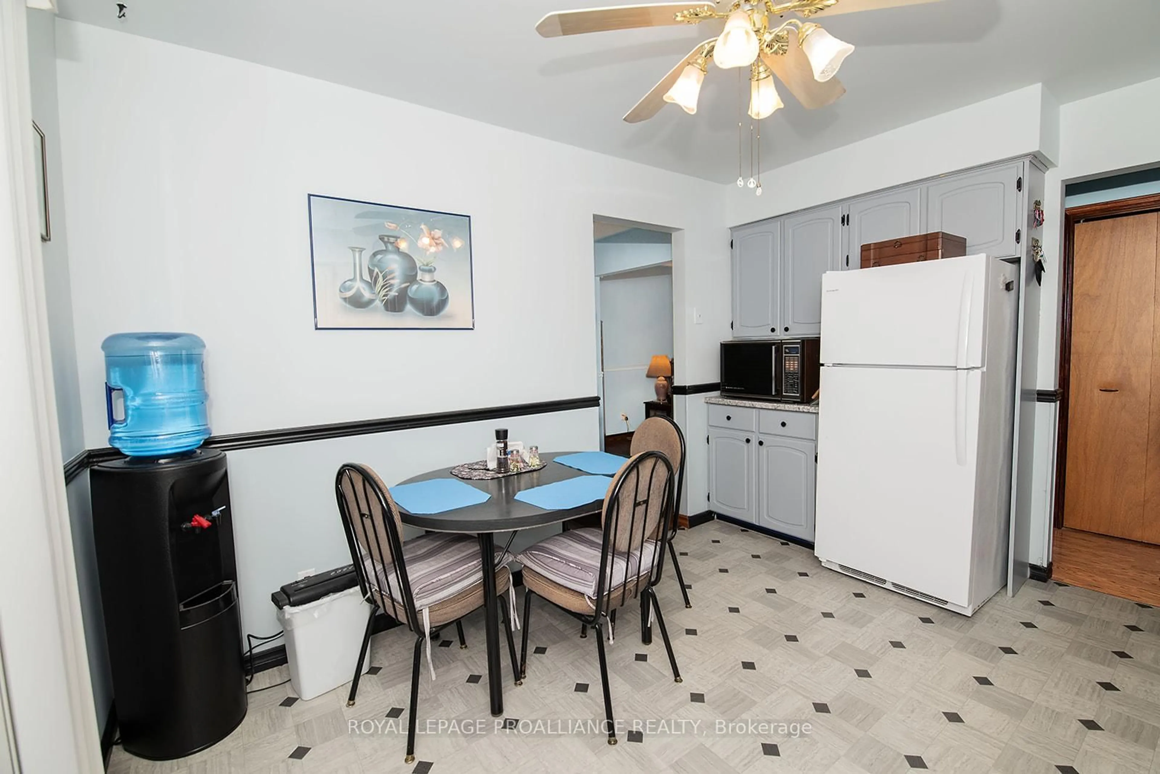 Standard kitchen, ceramic/tile floor for 9 Jeanette Pl, Belleville Ontario K8P 5B1