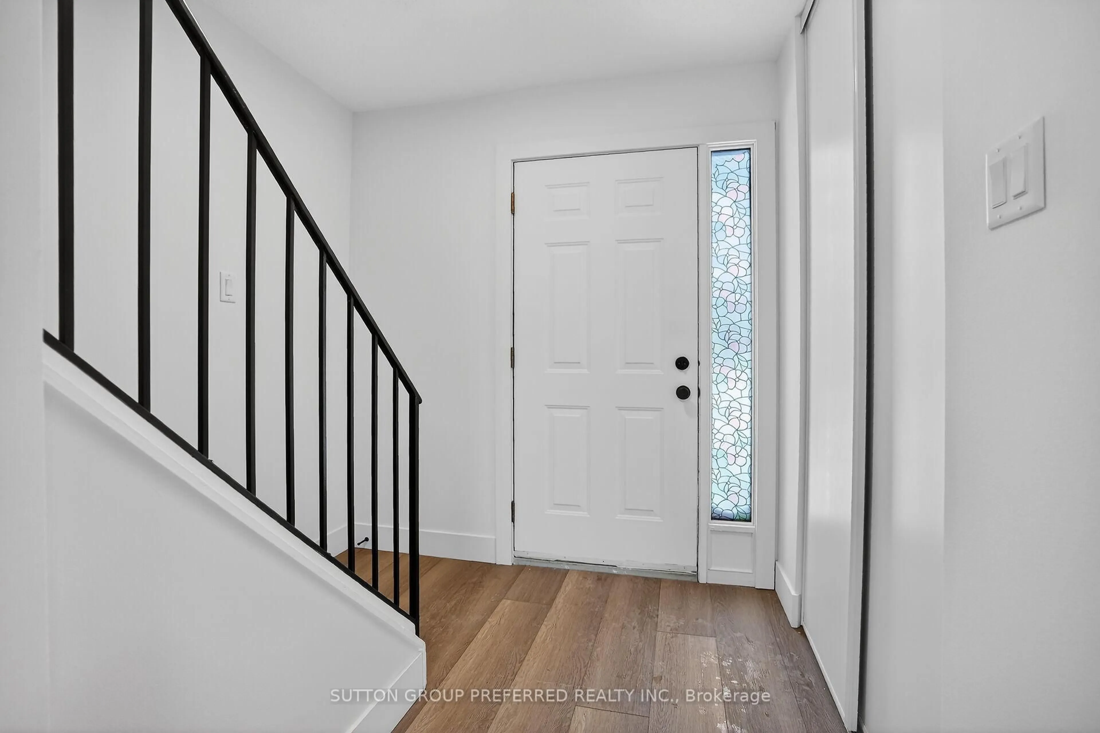 Indoor entryway for 1600 Culver Dr #24, London East Ontario N5V 3H5