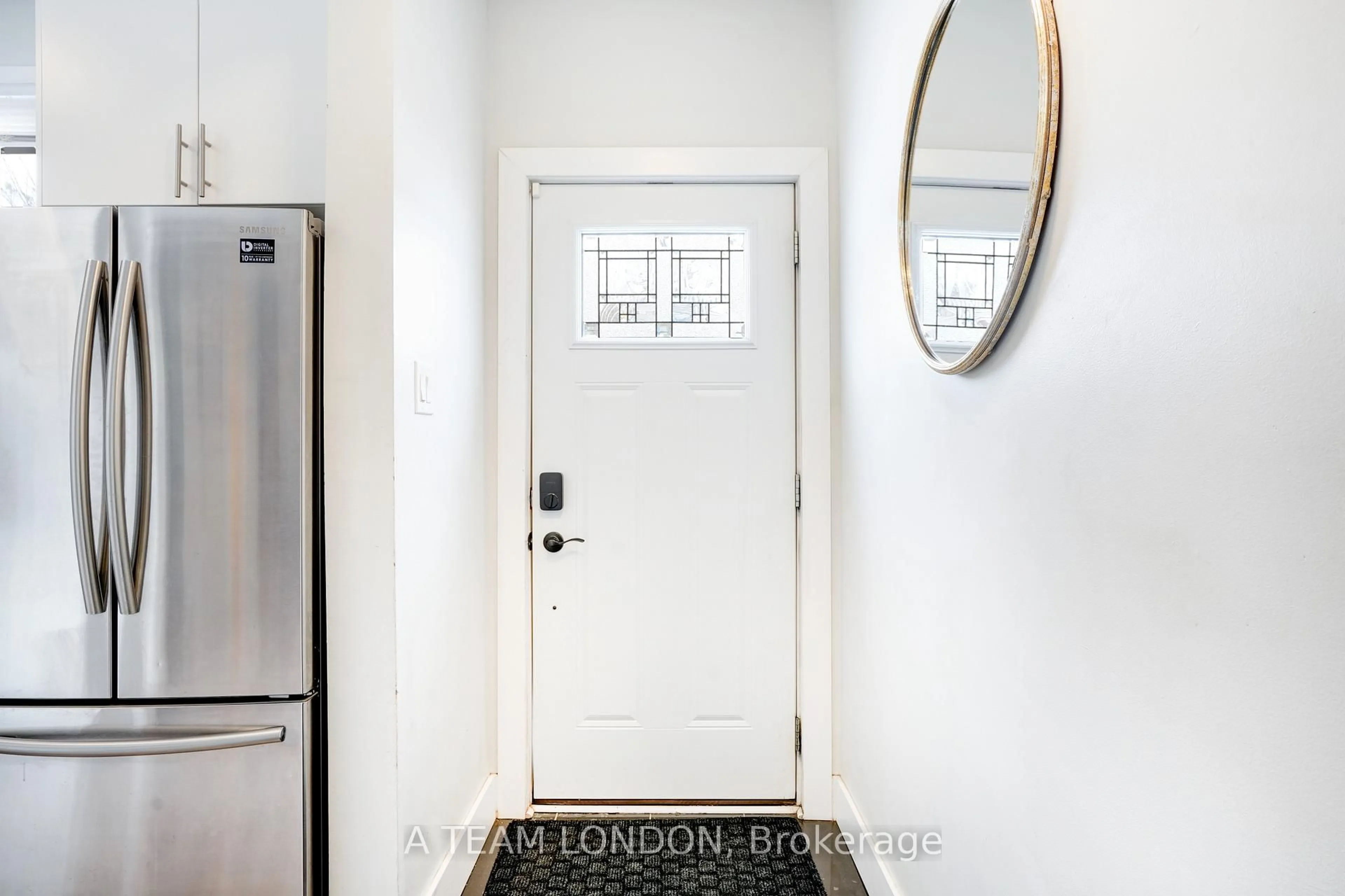 Indoor entryway for 102 Edward St, London South Ontario N6C 3H7