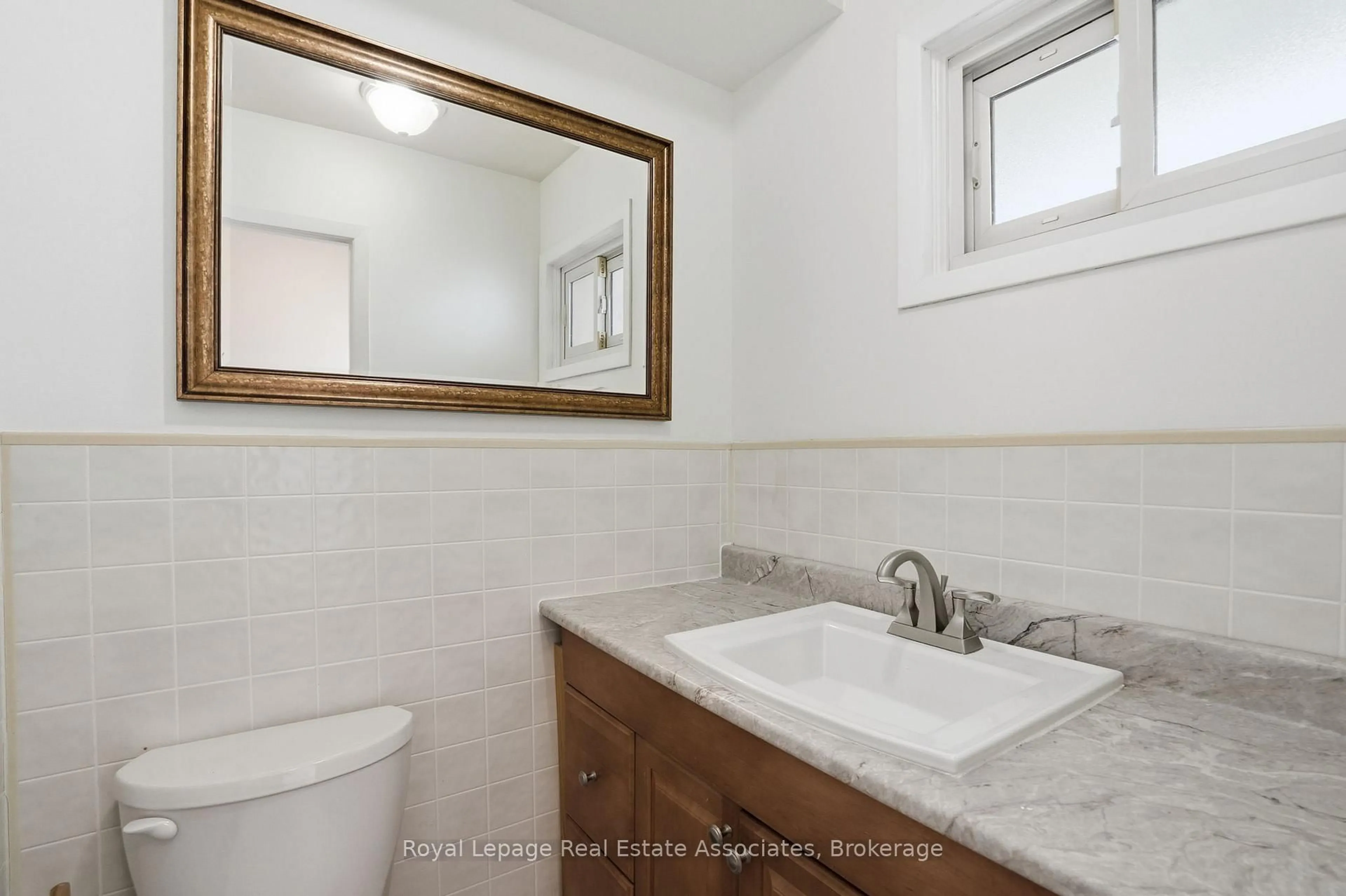 Standard bathroom, ceramic/tile floor for 1460 Garth St #66A, Hamilton Ontario L9B 1R6