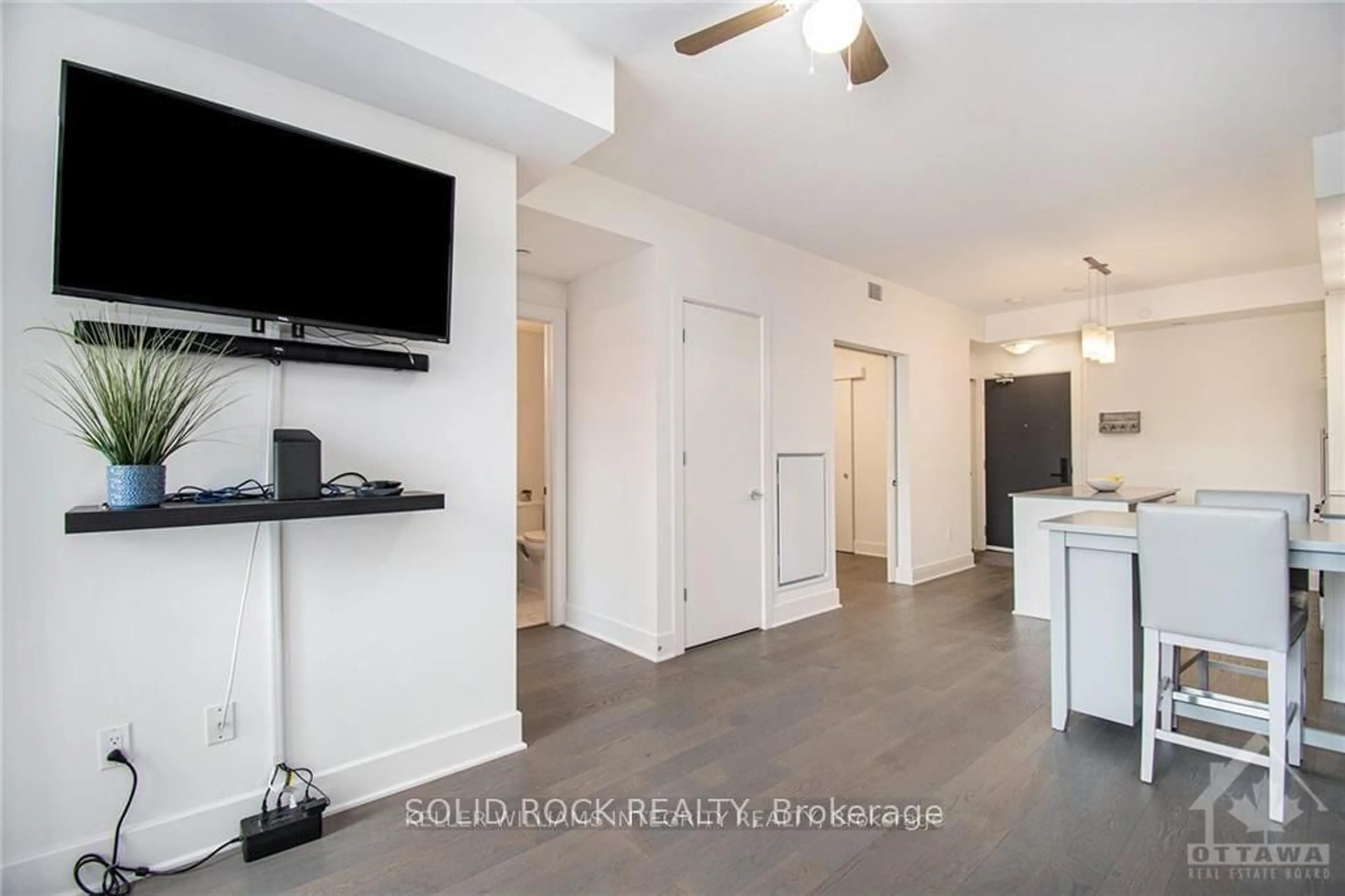 A pic of a room for 255 Bay St #213, Ottawa Ontario K1R 5Z4