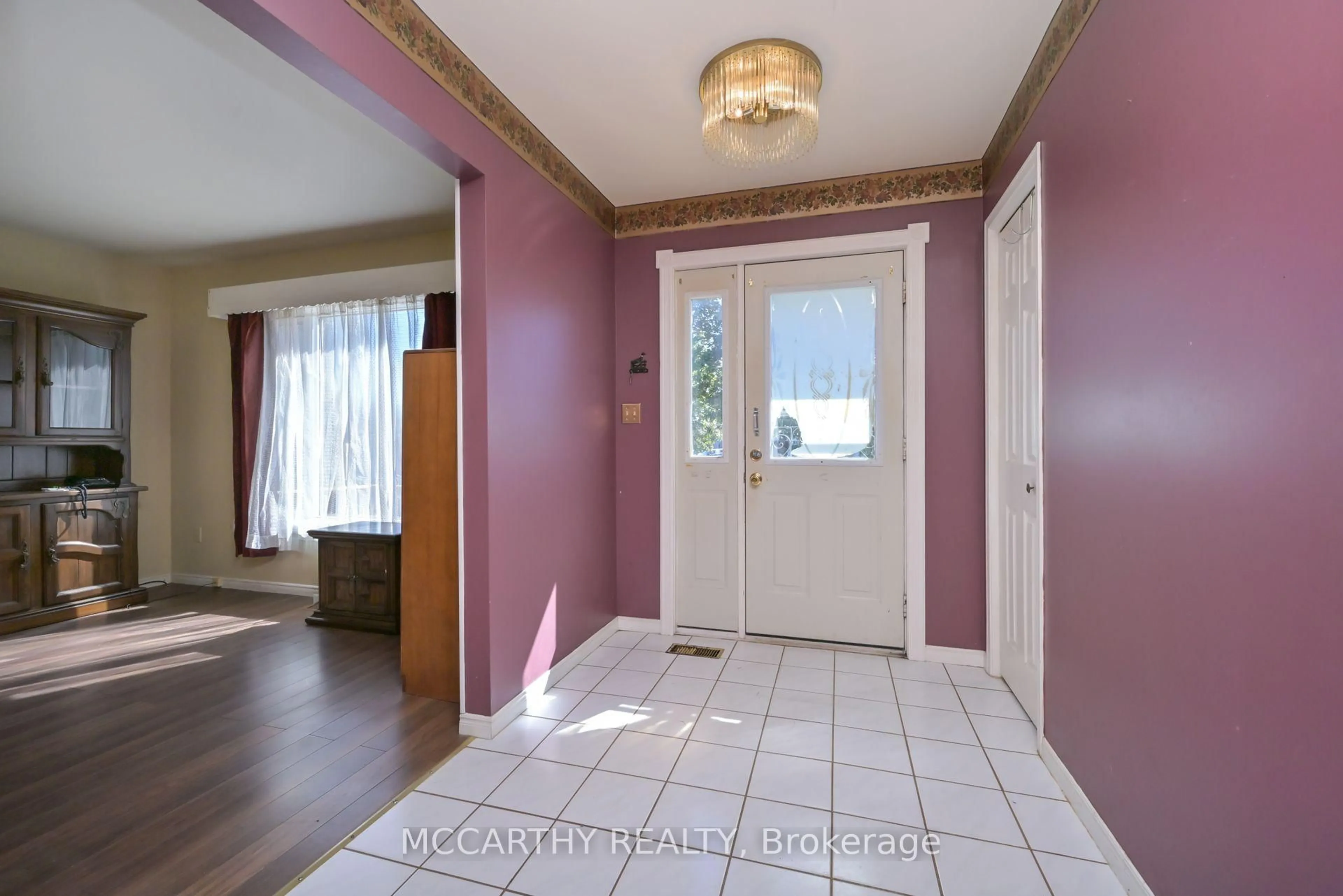 Indoor entryway for 28 Wilson Cres, Southgate Ontario N0C 1B0