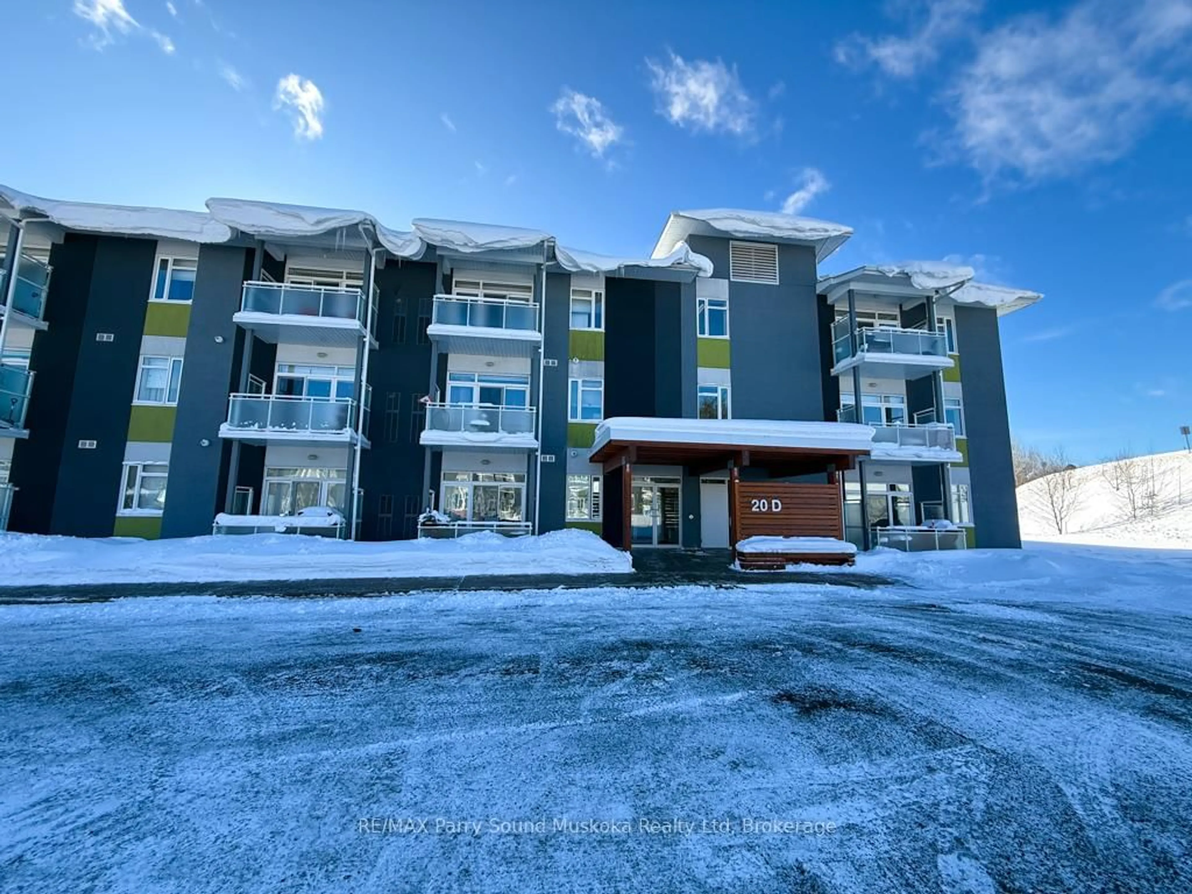 A pic from outside/outdoor area/front of a property/back of a property/a pic from drone, building for 20 Silver Birch Crt #304, Parry Sound Ontario P2A 0A7