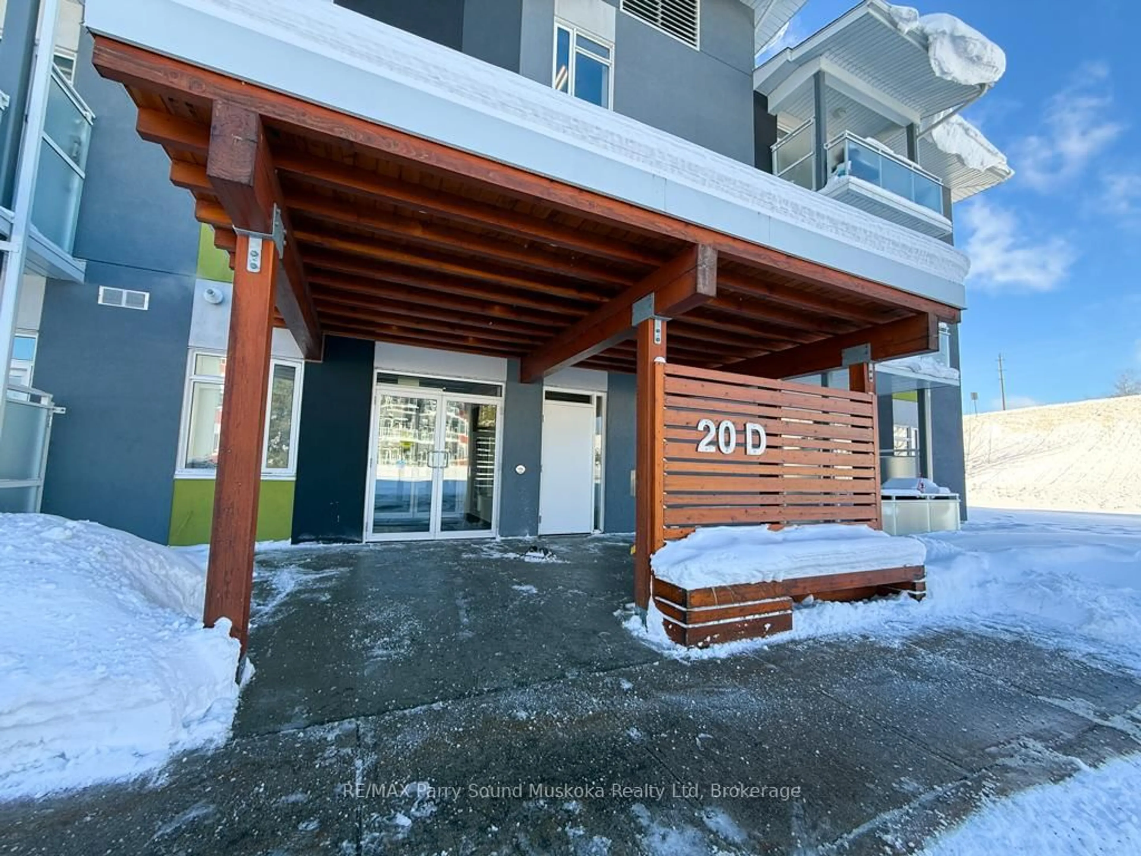 Indoor entryway for 20 Silver Birch Crt #304, Parry Sound Ontario P2A 0A7
