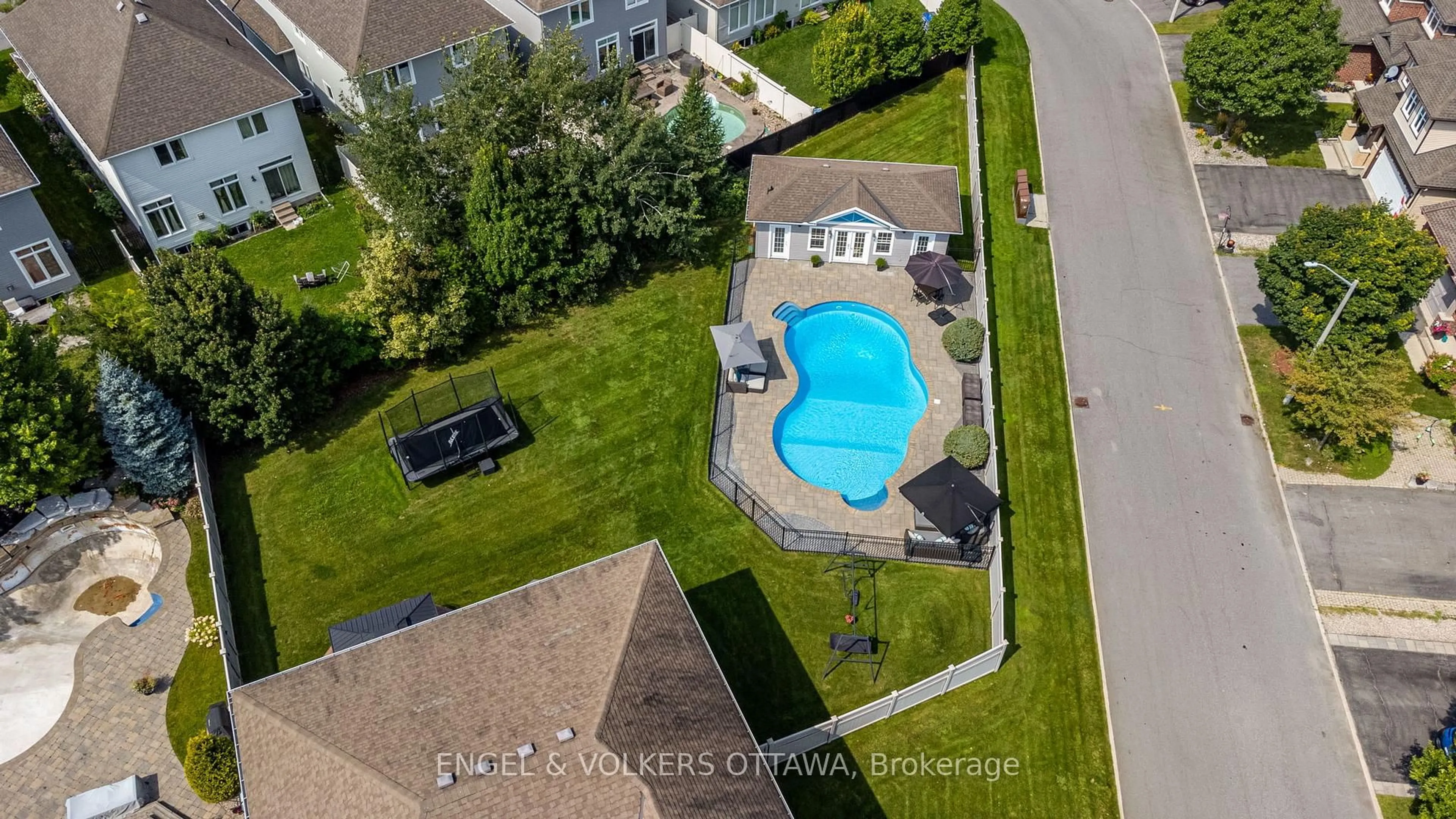 A pic from outside/outdoor area/front of a property/back of a property/a pic from drone, water/lake/river/ocean view for 517 Golden Sedge Way, Ottawa Ontario K1T 0G3