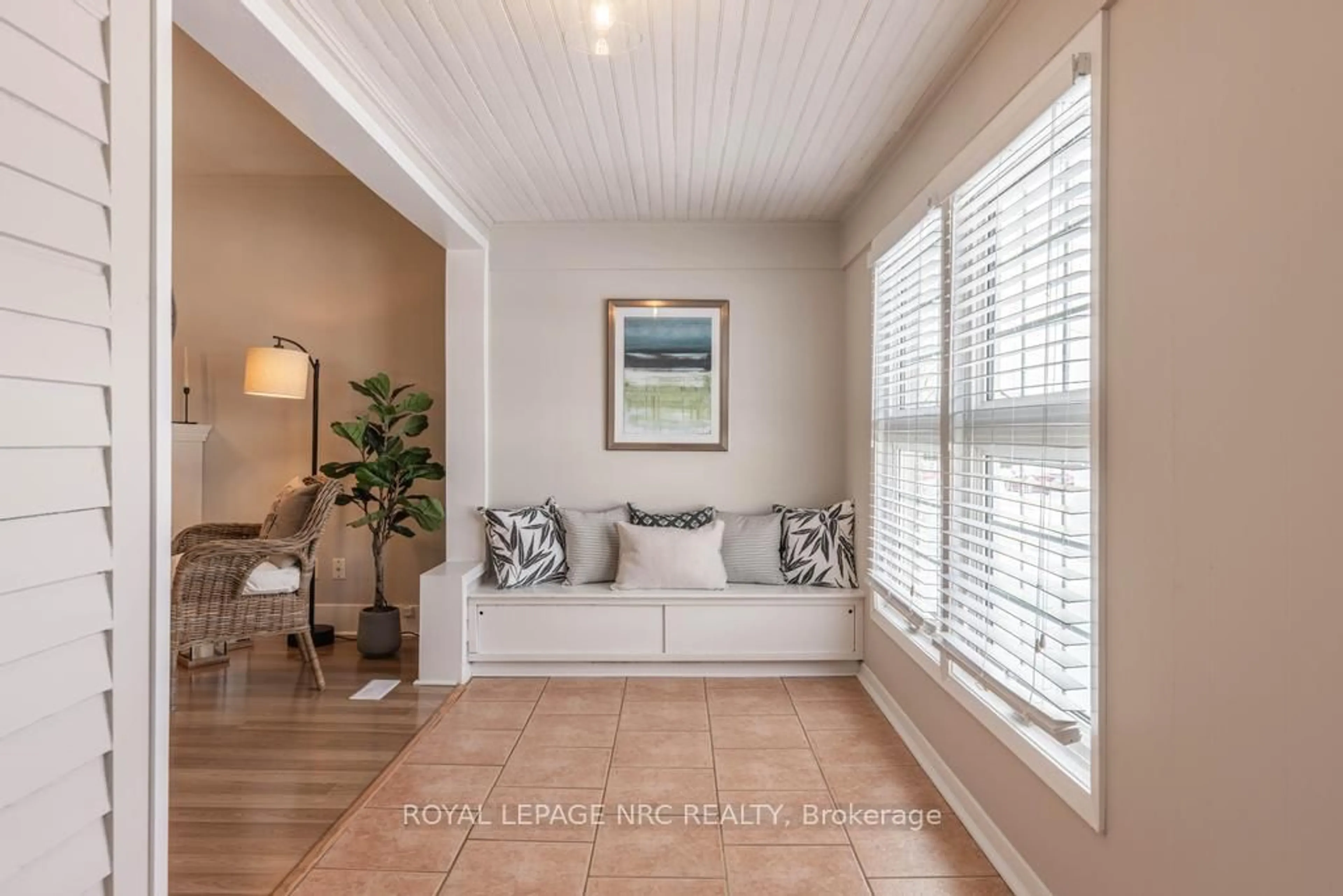 Indoor entryway for 23 Trapnell St, St. Catharines Ontario L2R 1B1