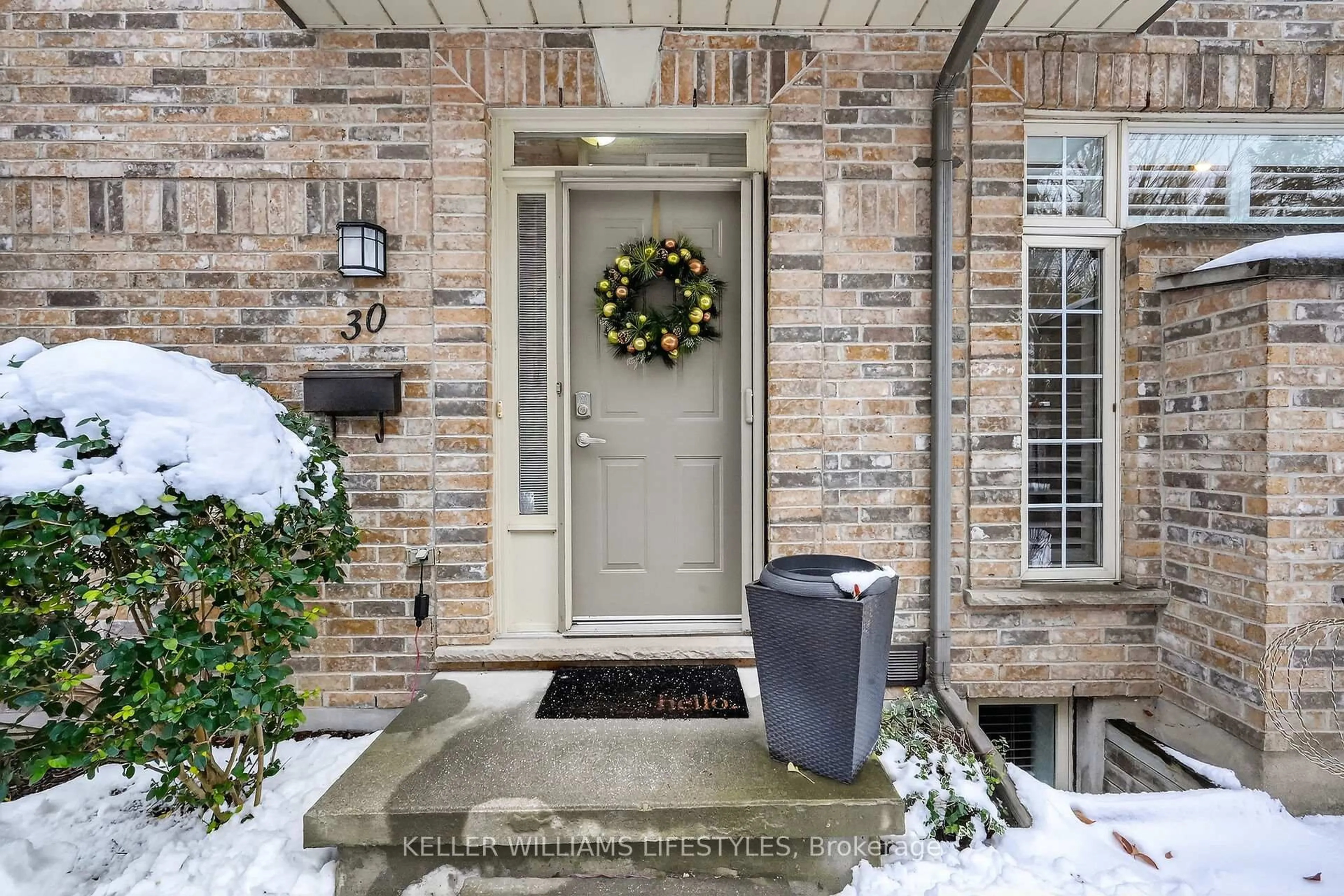 Indoor entryway for 519 Riverside Dr #30, London North Ontario N6H 5J3
